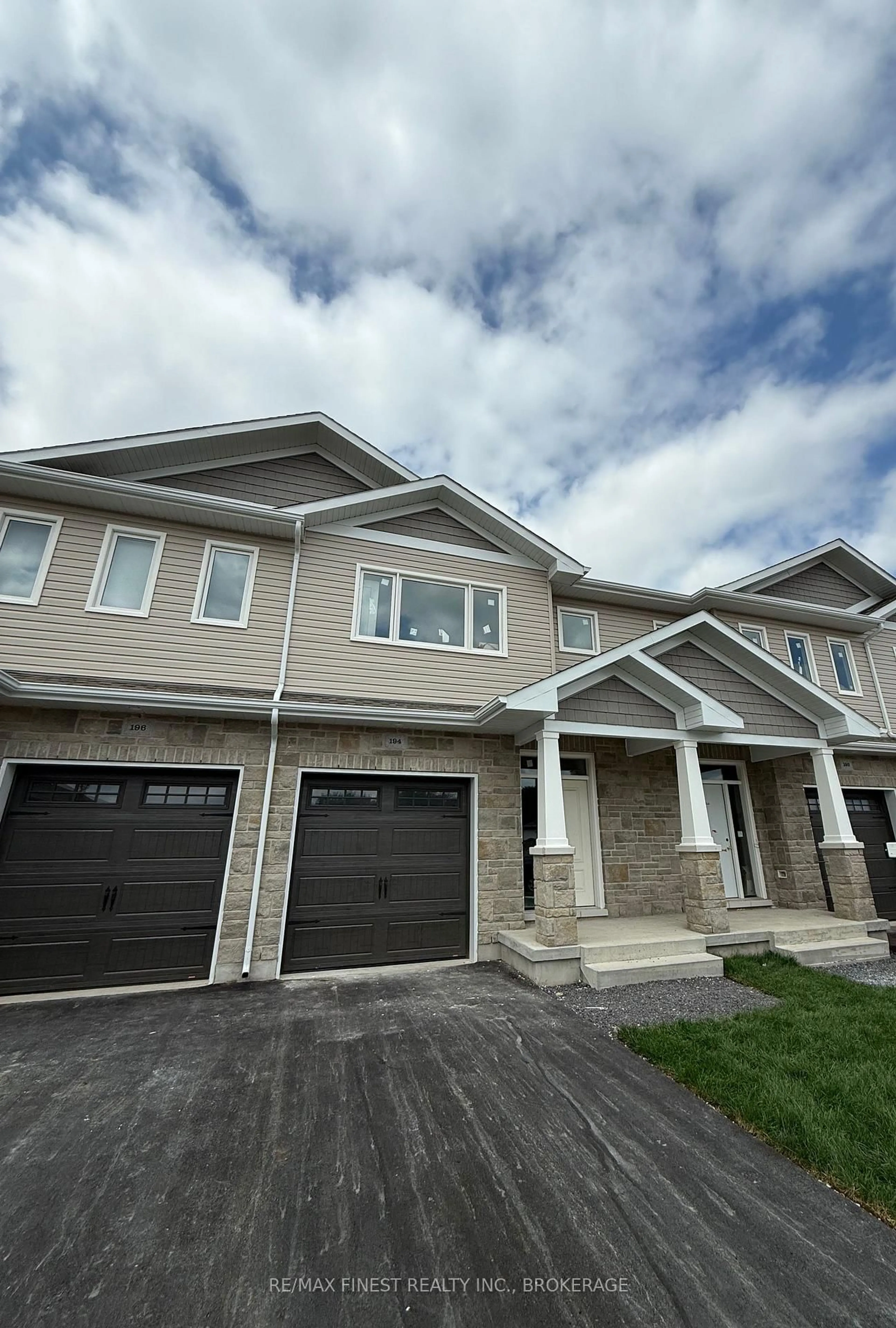 Unknown for 194 HERITAGE PARK Dr, Greater Napanee Ontario K7R 3X8