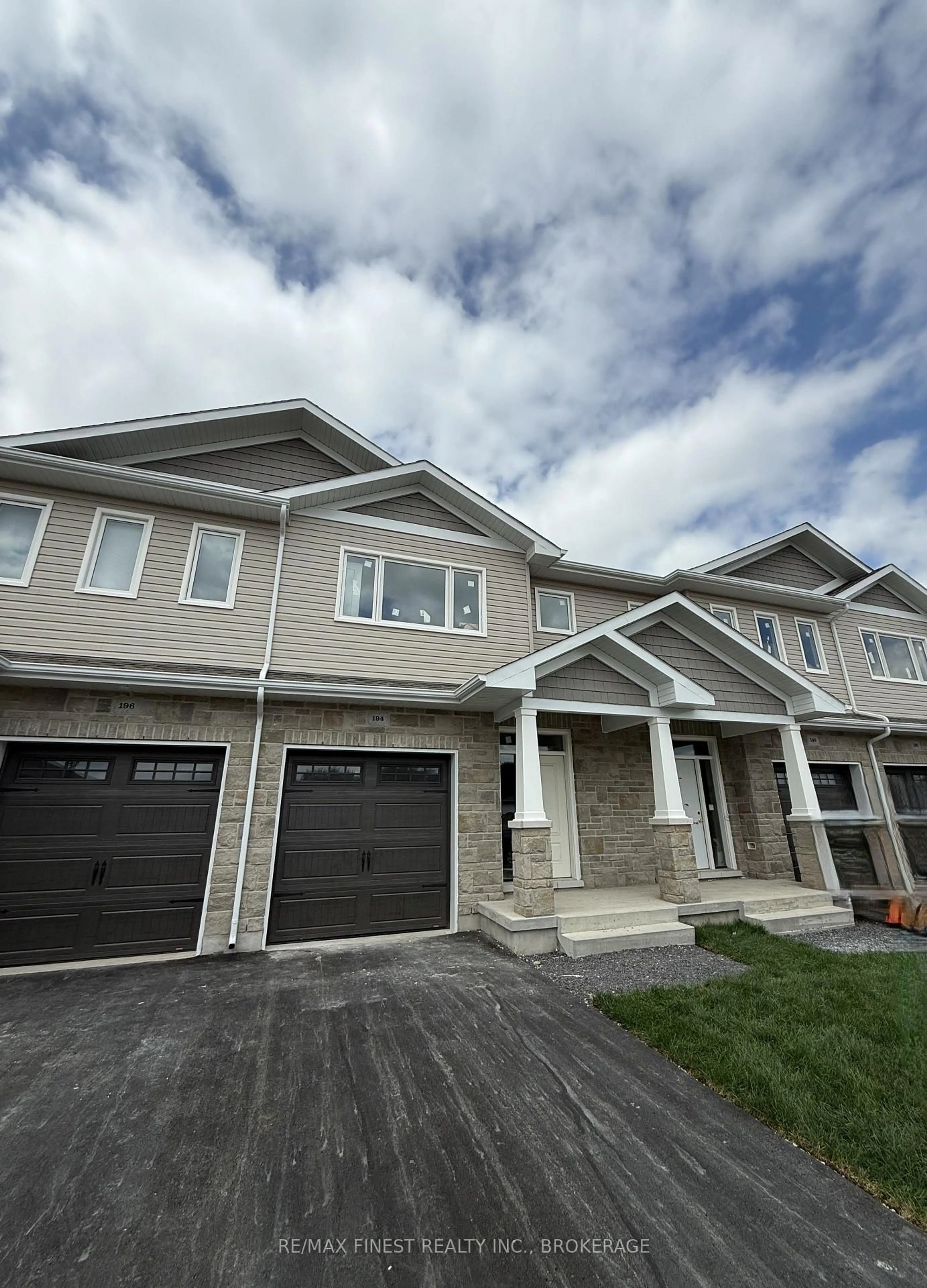 Unknown for 194 HERITAGE PARK Dr, Greater Napanee Ontario K7R 3X8