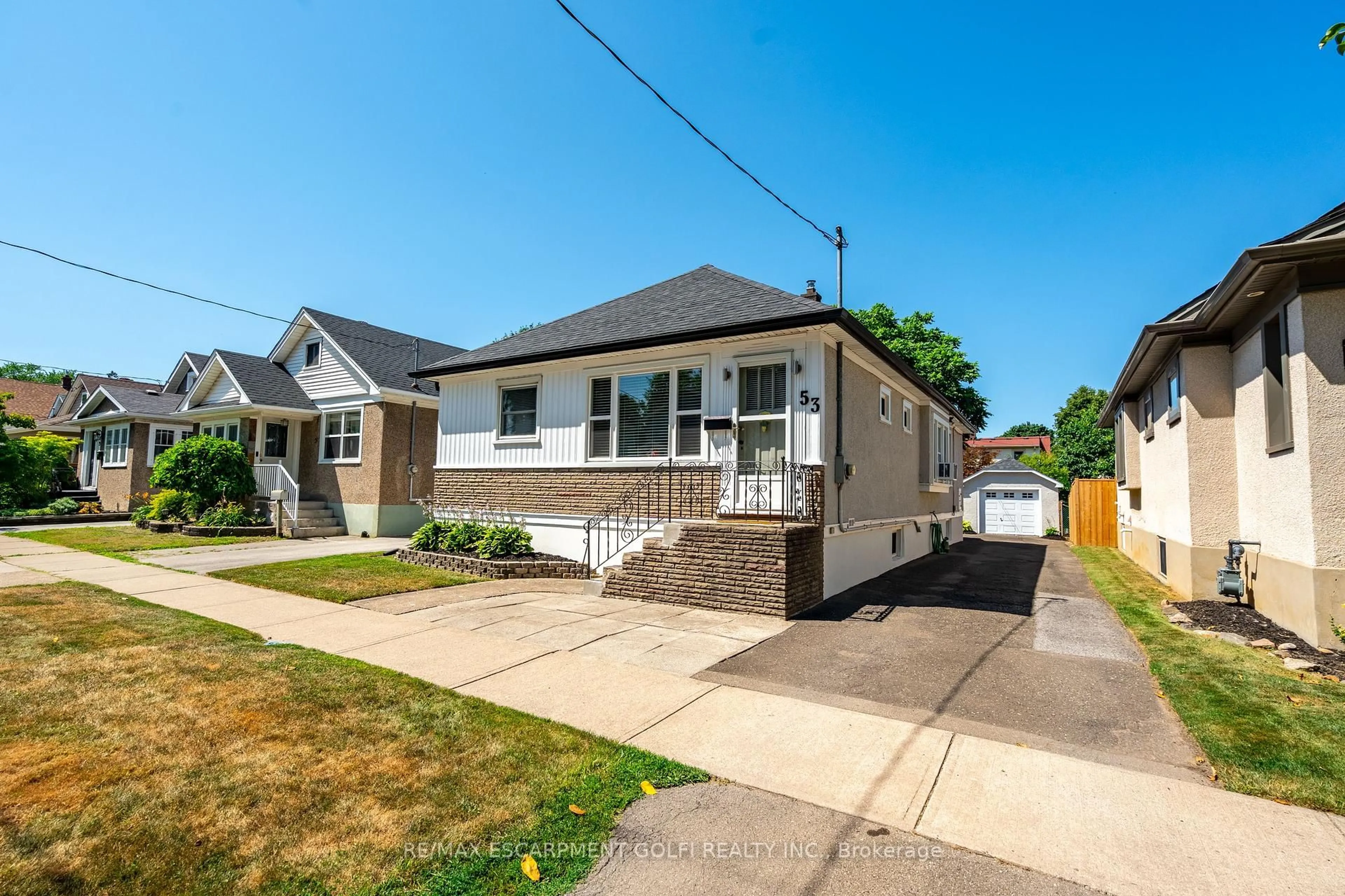 Home with vinyl exterior material, street for 53 Junkin St, St. Catharines Ontario L2R 1N5