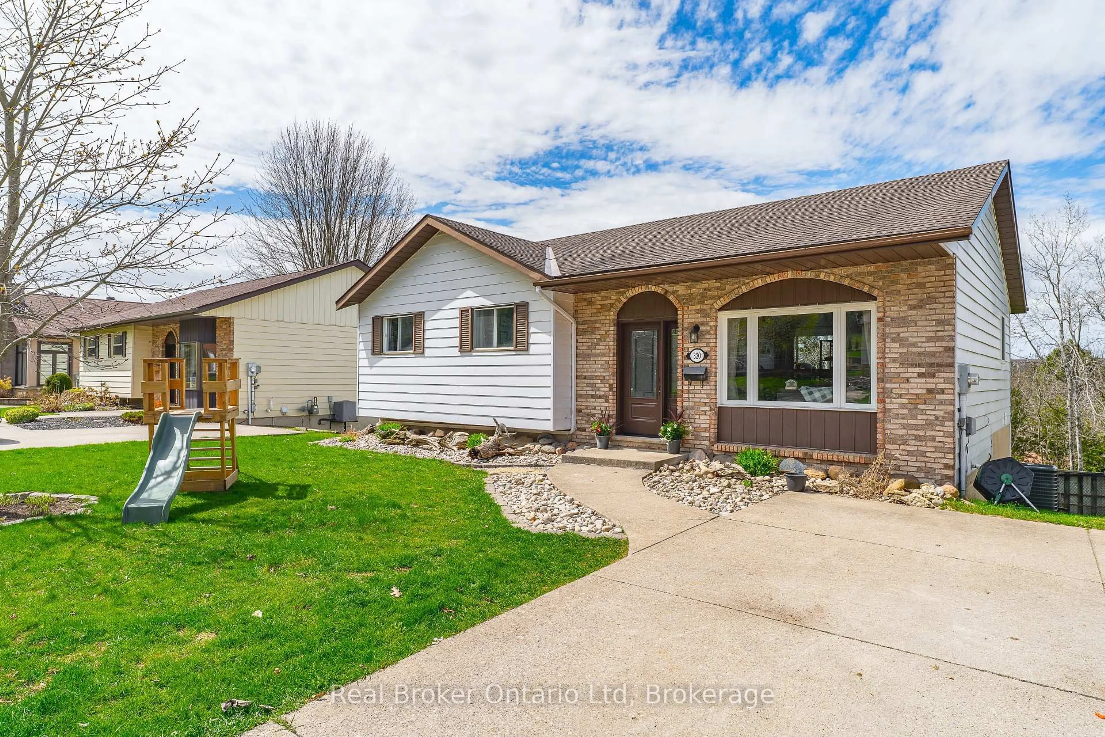 Home with vinyl exterior material, street for 320 8th 'A' Ave, Owen Sound Ontario N4K 3A2