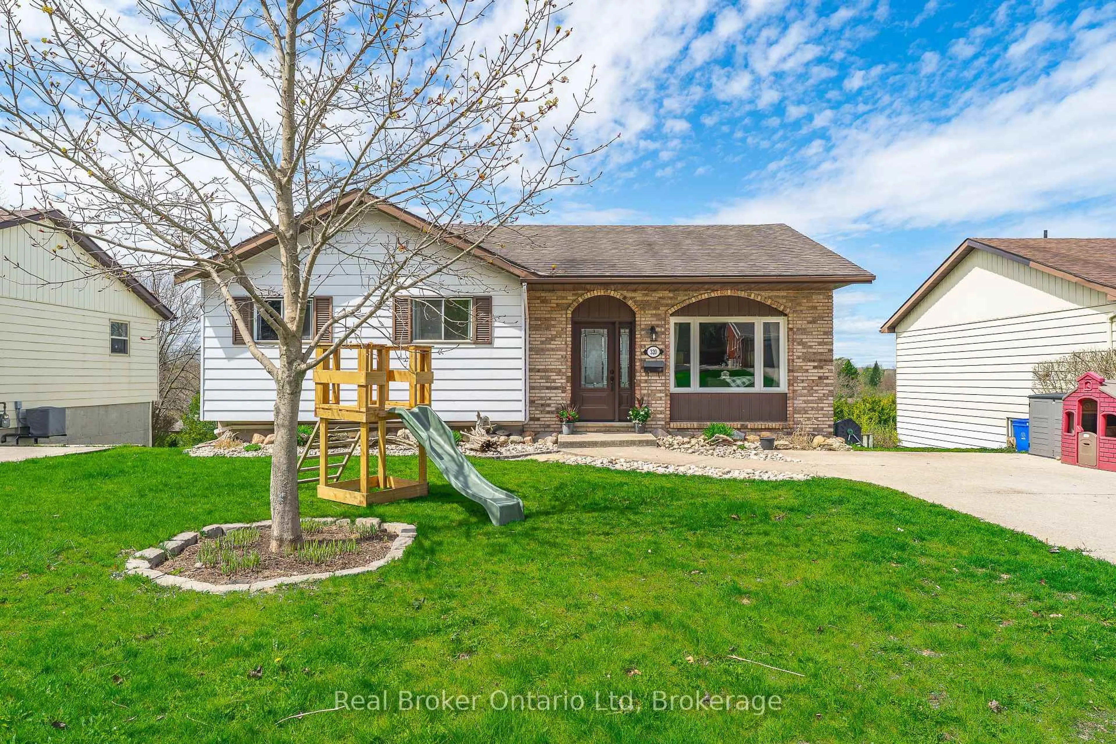 Home with vinyl exterior material, street for 320 8th 'A' Ave, Owen Sound Ontario N4K 3A2