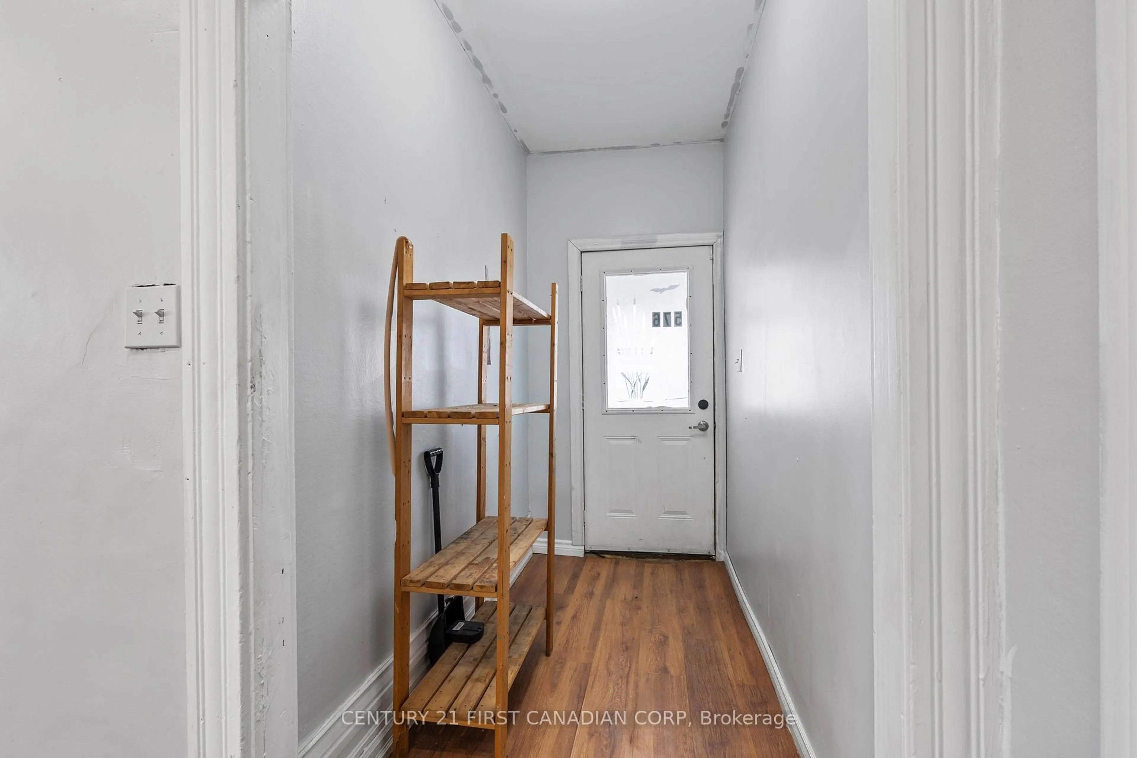 Indoor entryway for 576 Horton St, London East Ontario N6B 1M7