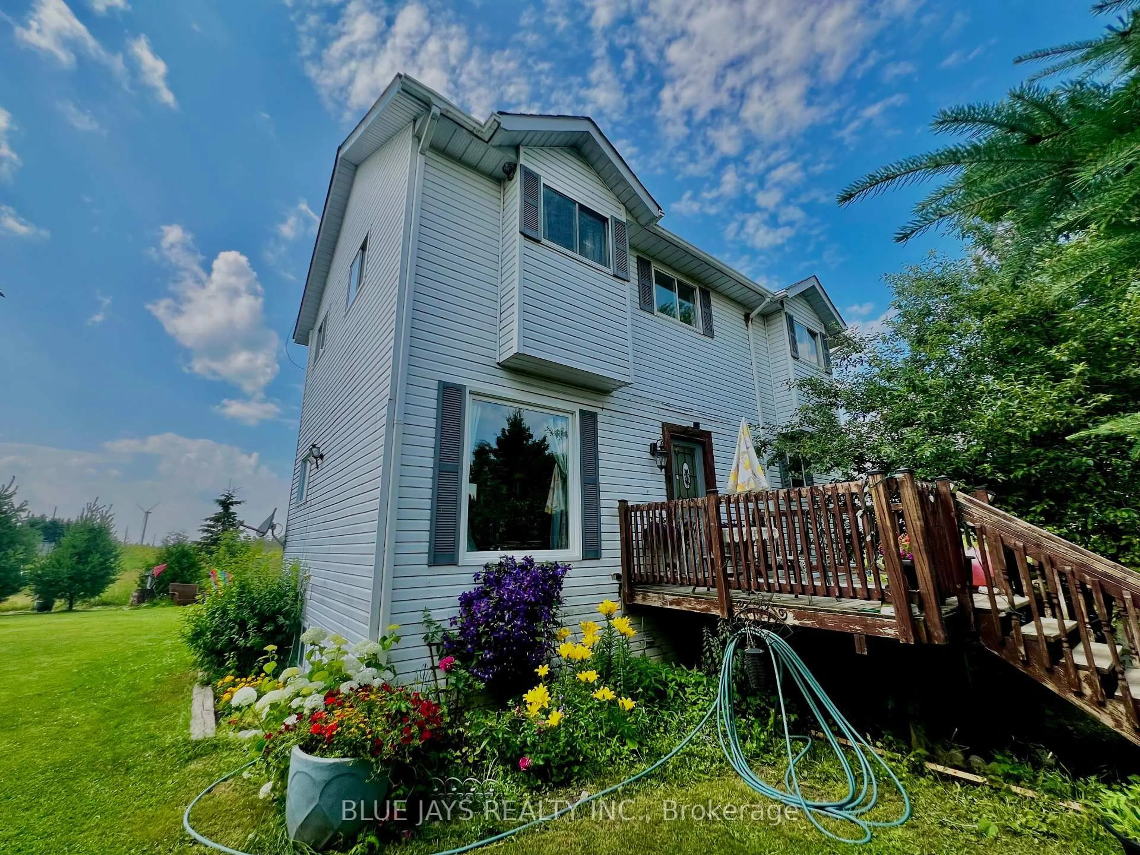 Home with vinyl exterior material, water/lake/river/ocean view for 642421 270 Sideroad Rd, Melancthon Ontario L9V 2M4