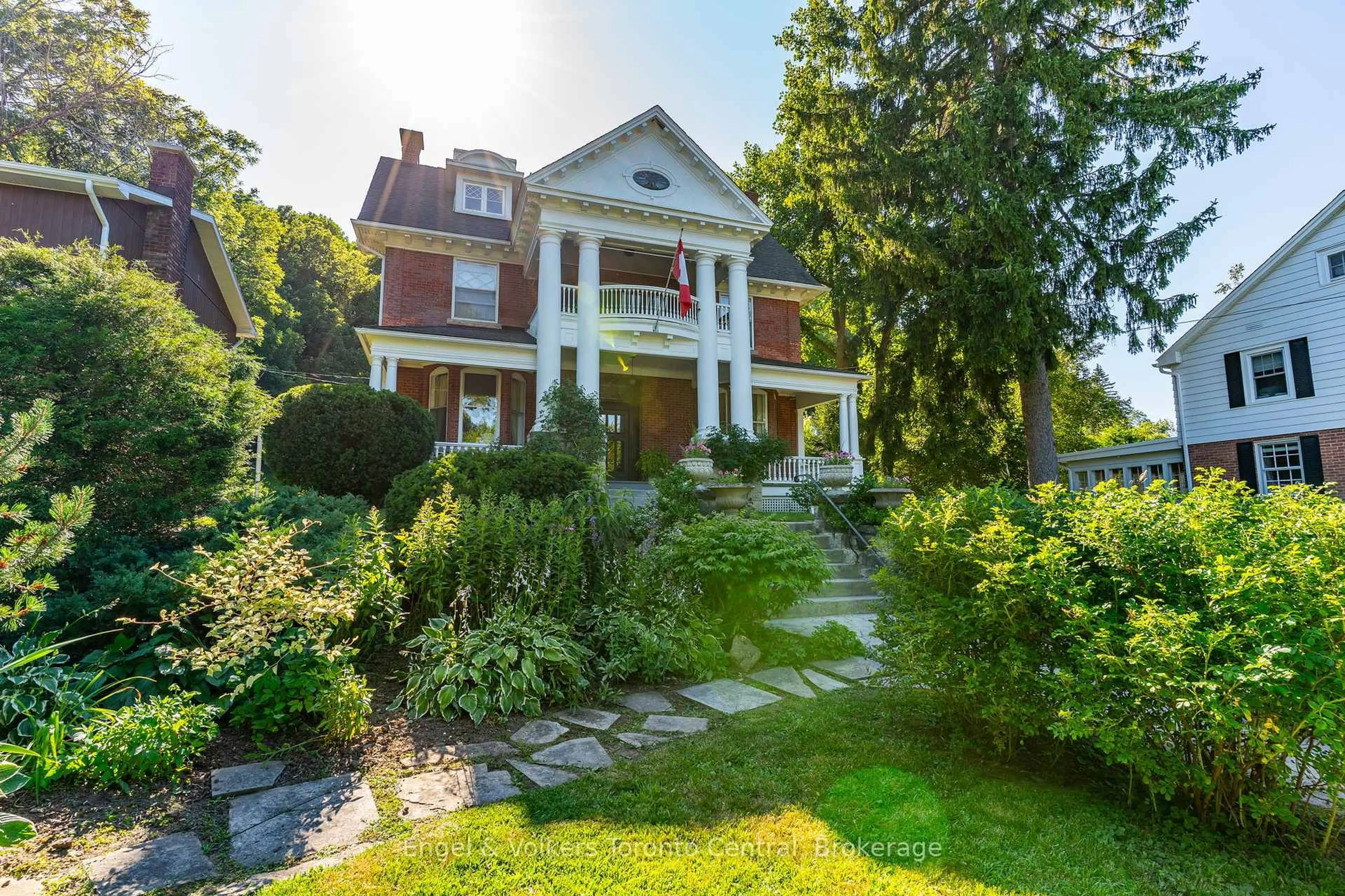 Home with brick exterior material, unknown for 1050 4th Ave, Owen Sound Ontario N4K 4V9