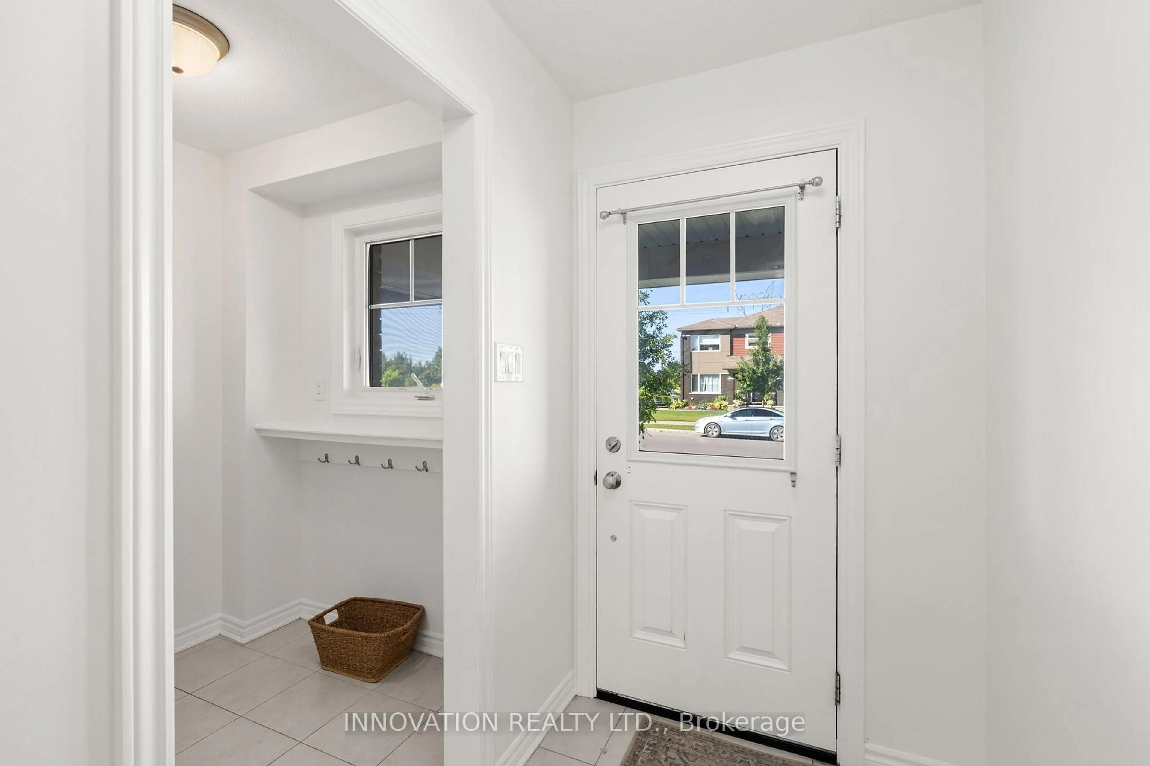 Indoor entryway for 389 Rouncey Rd, Ottawa Ontario K2V 0K4