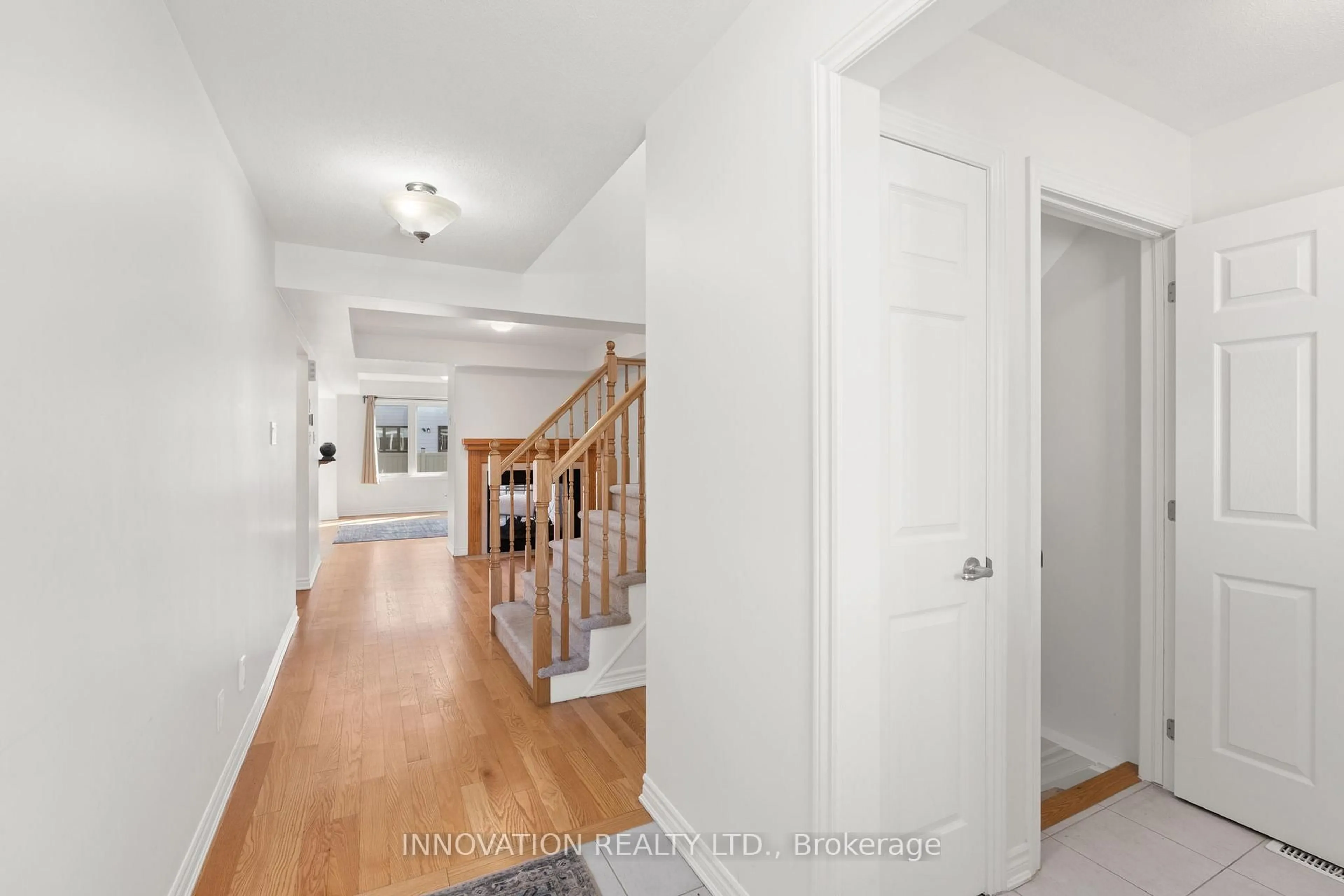 Indoor foyer for 389 Rouncey Rd, Ottawa Ontario K2V 0K4