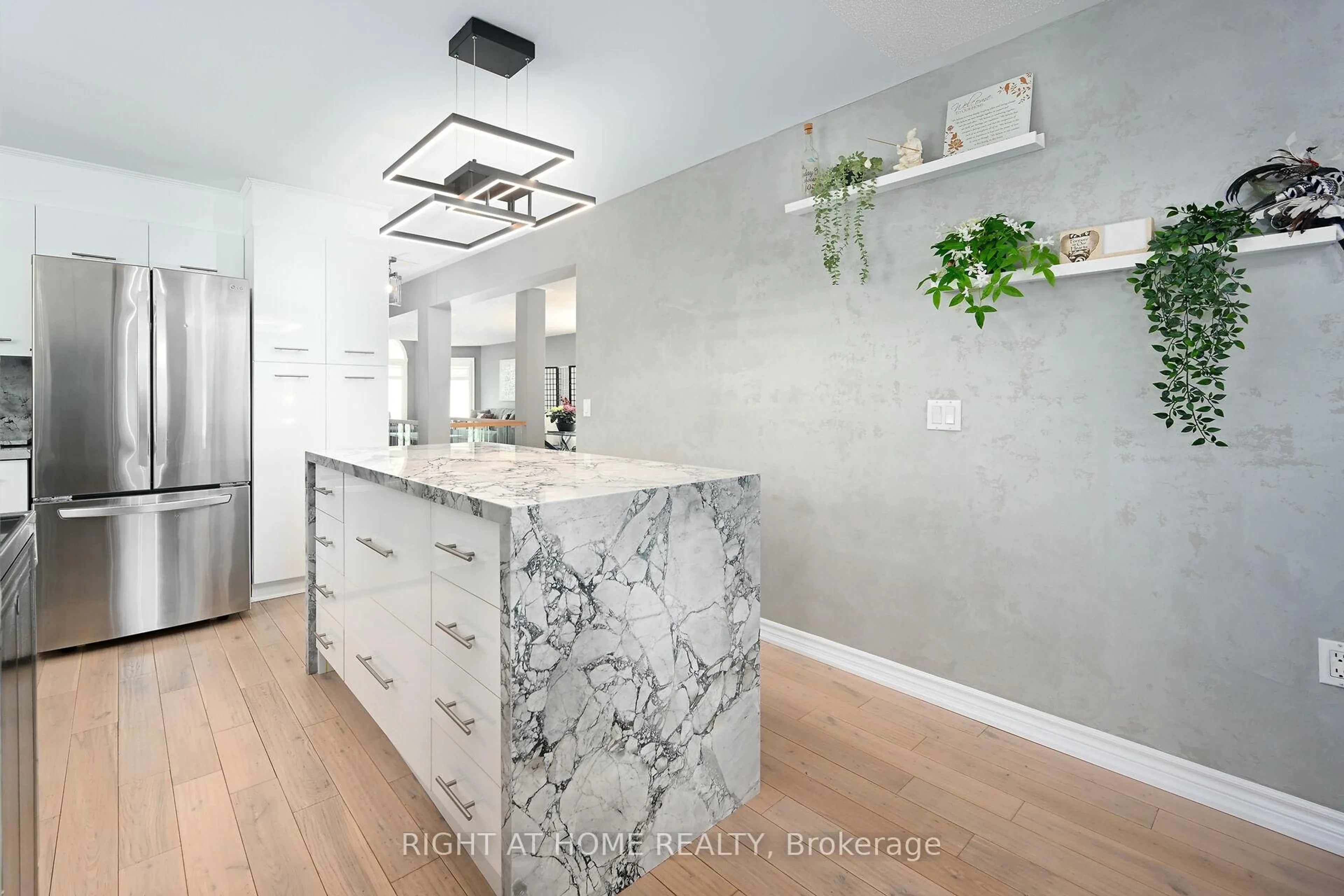 Unknown for 106 Bushmill Circ, Hamilton Ontario L8B 1A5