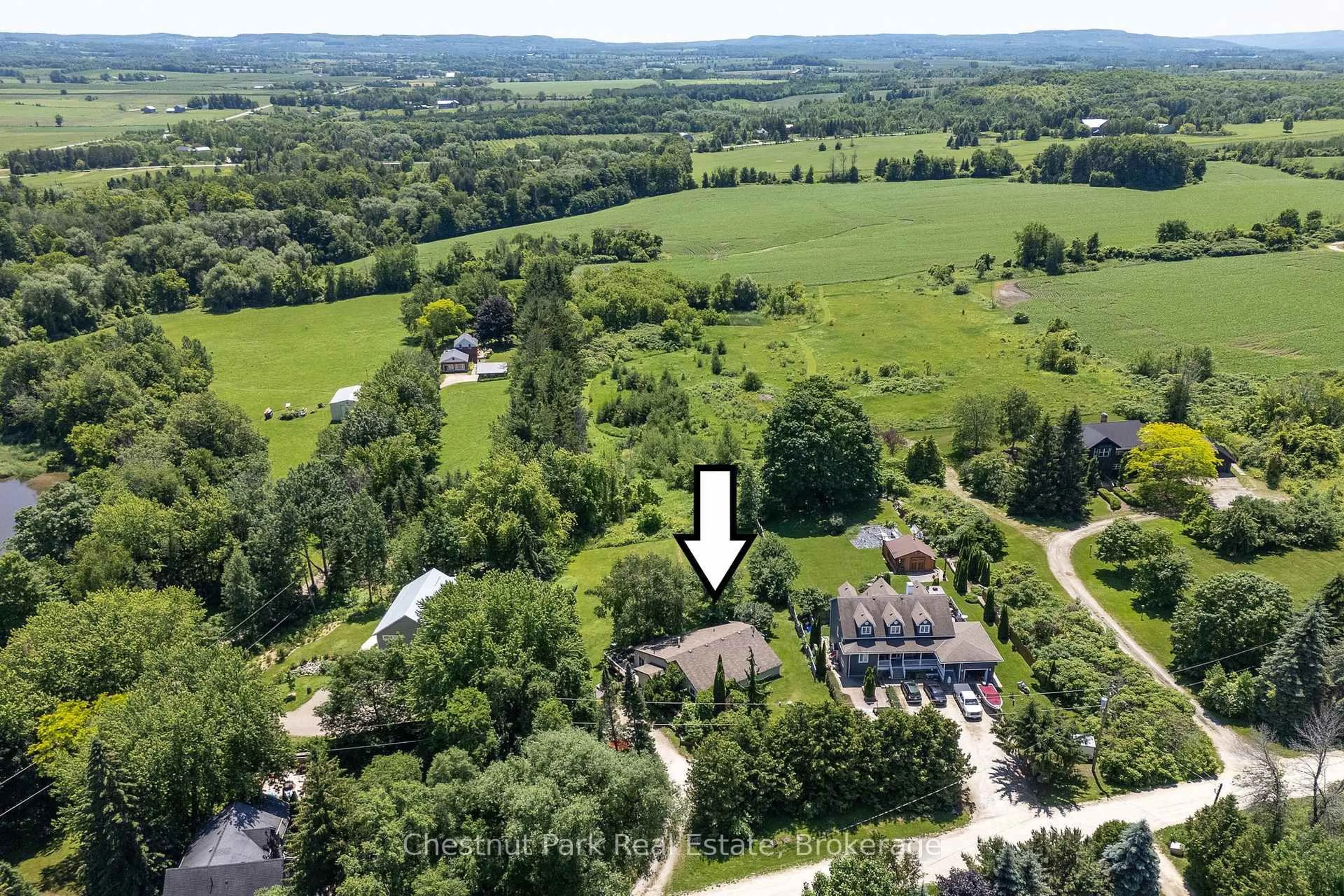 A pic from outside/outdoor area/front of a property/back of a property/a pic from drone, unknown for 164 Slabtown Rd, Blue Mountains Ontario N0H 1J0