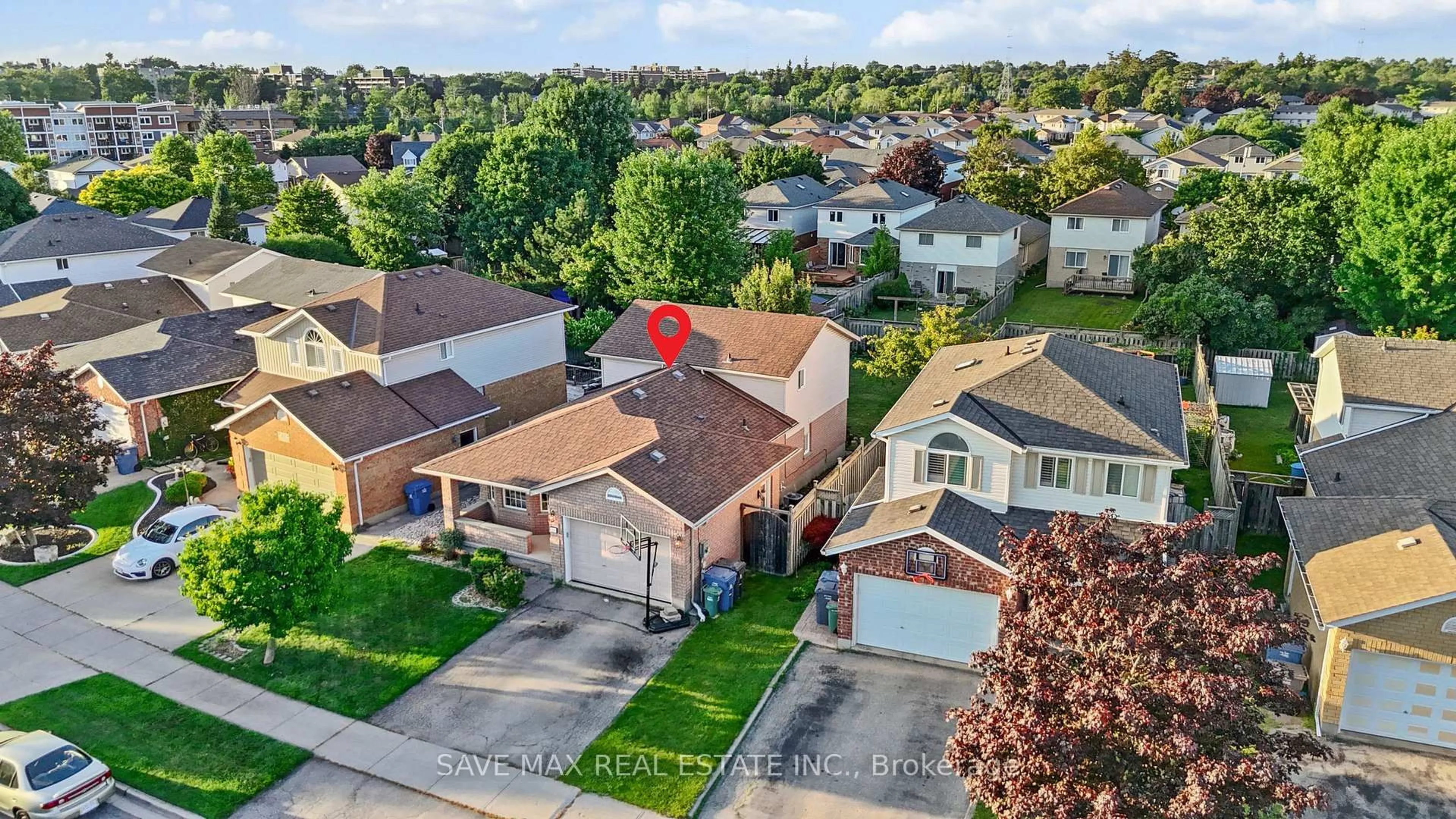 A pic from outside/outdoor area/front of a property/back of a property/a pic from drone, street for 44 Candlewood Dr, Guelph Ontario N1K 1T5