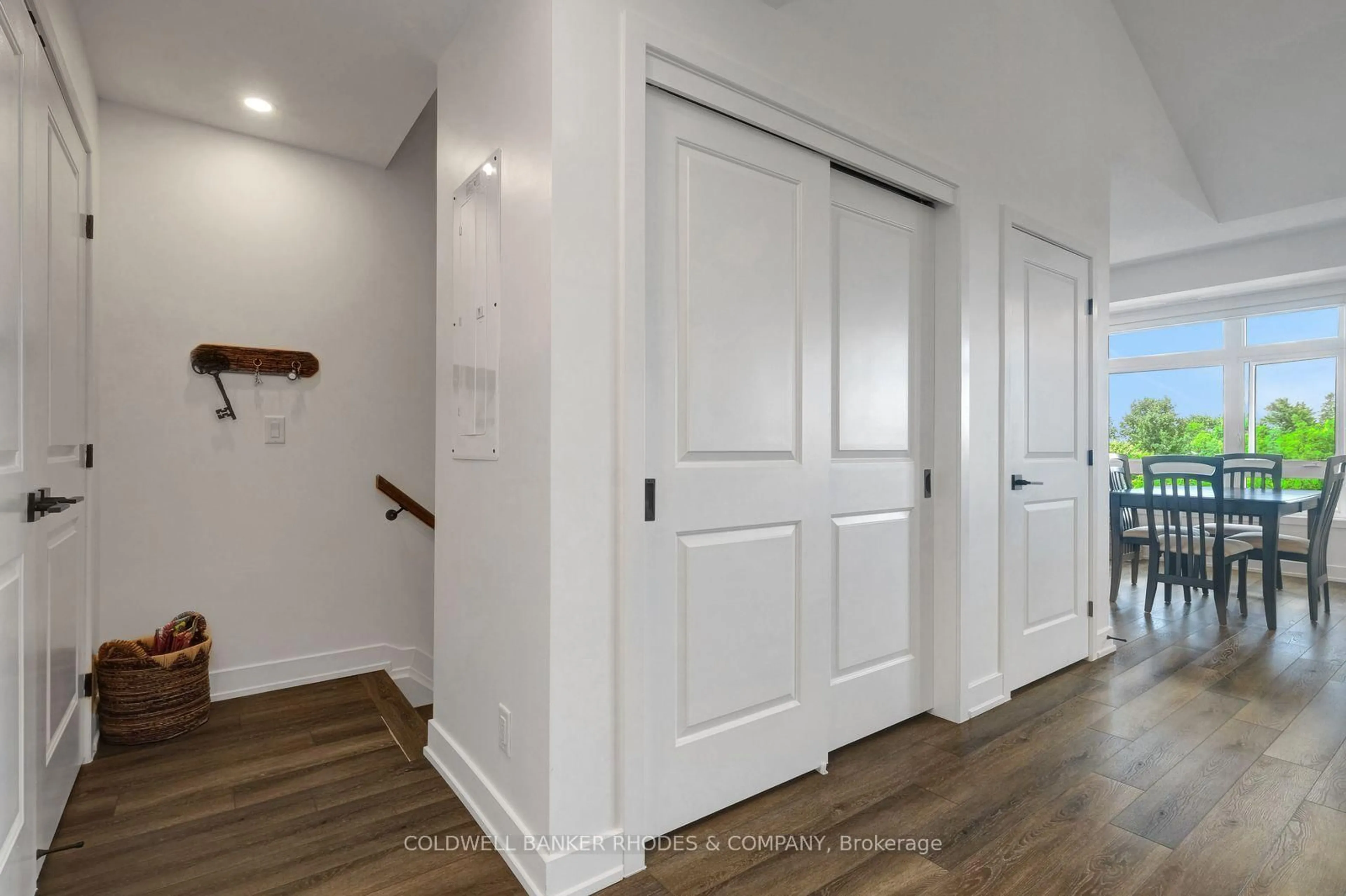 Indoor entryway for 209 Big Sky Private #23, Ottawa Ontario K1T 0M8