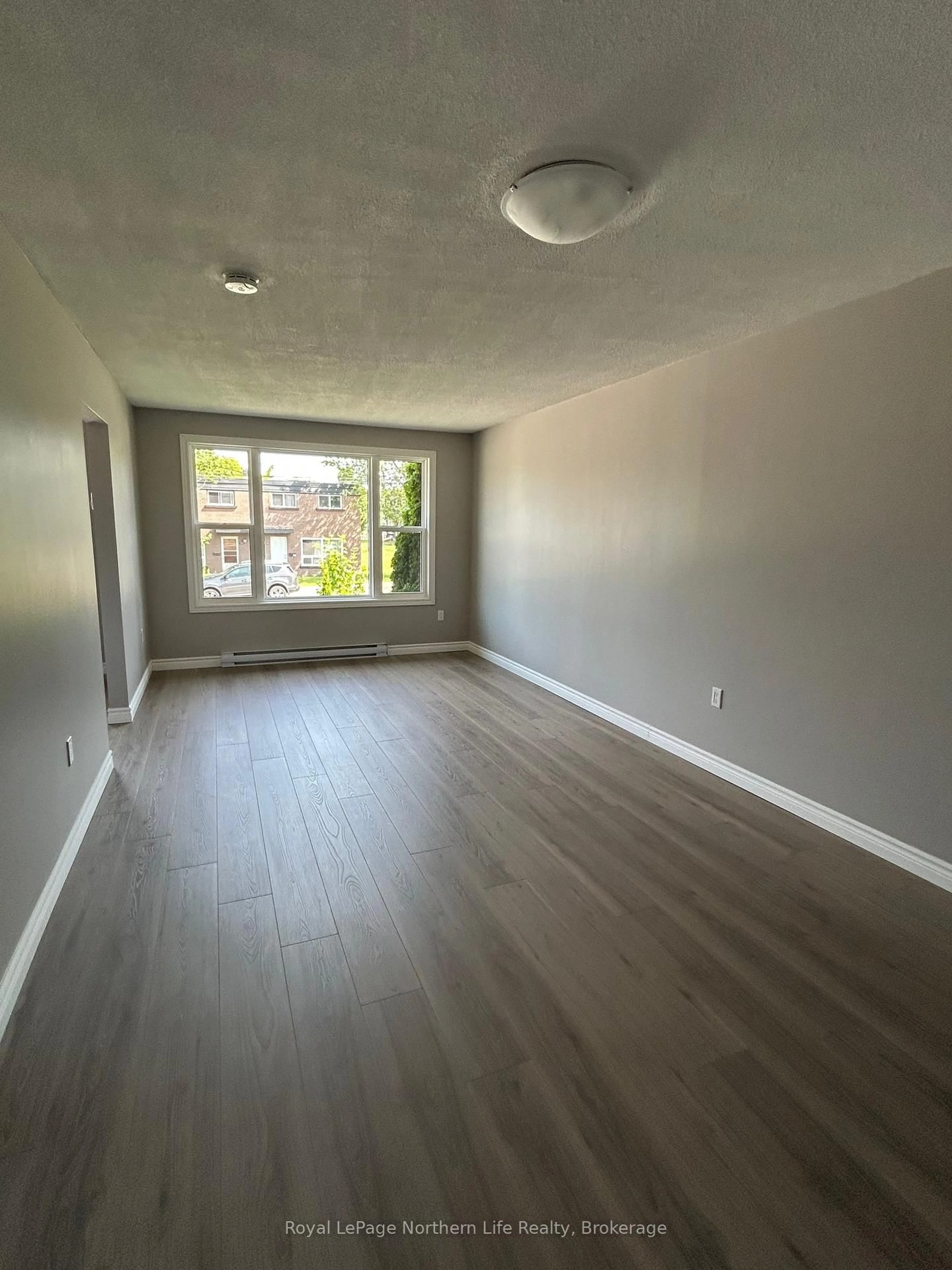 A pic of a room for 371 Oakwood Ave, North Bay Ontario P1B 9C6