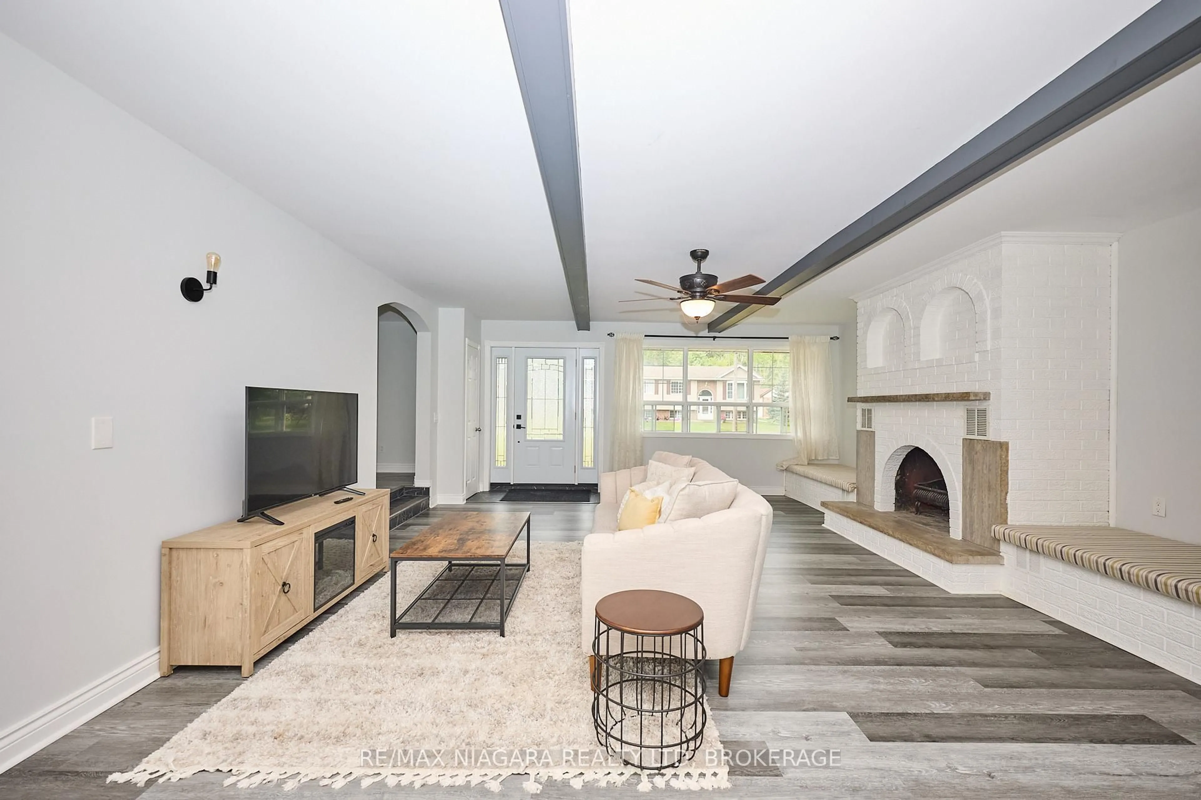Living room with furniture, ceramic/tile floor for 3169 Hyman Ave, Fort Erie Ontario L0S 1N0