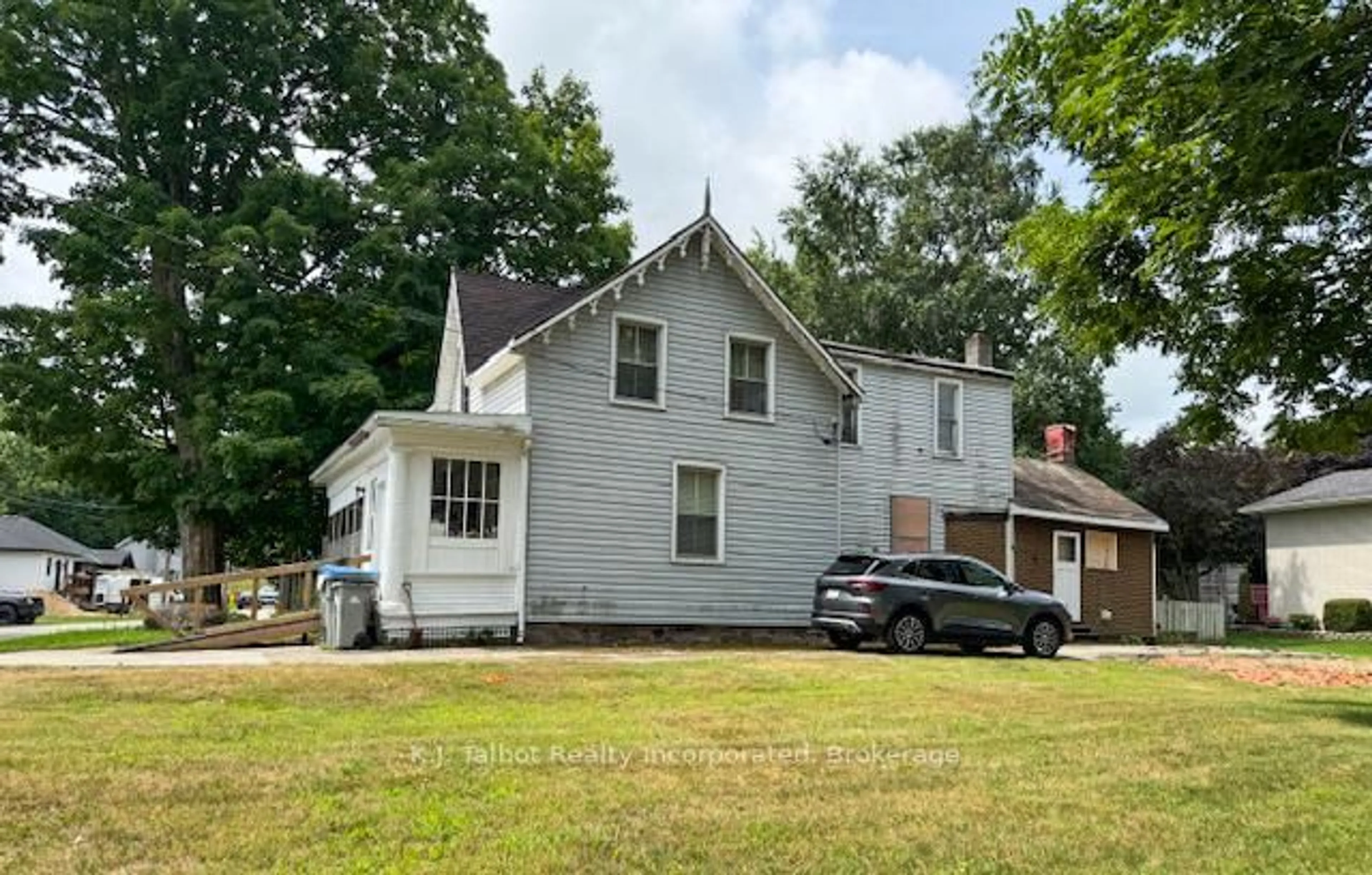 A pic from outside/outdoor area/front of a property/back of a property/a pic from drone, street for 600 Fishleigh St, Huron East Ontario N0G 1H0