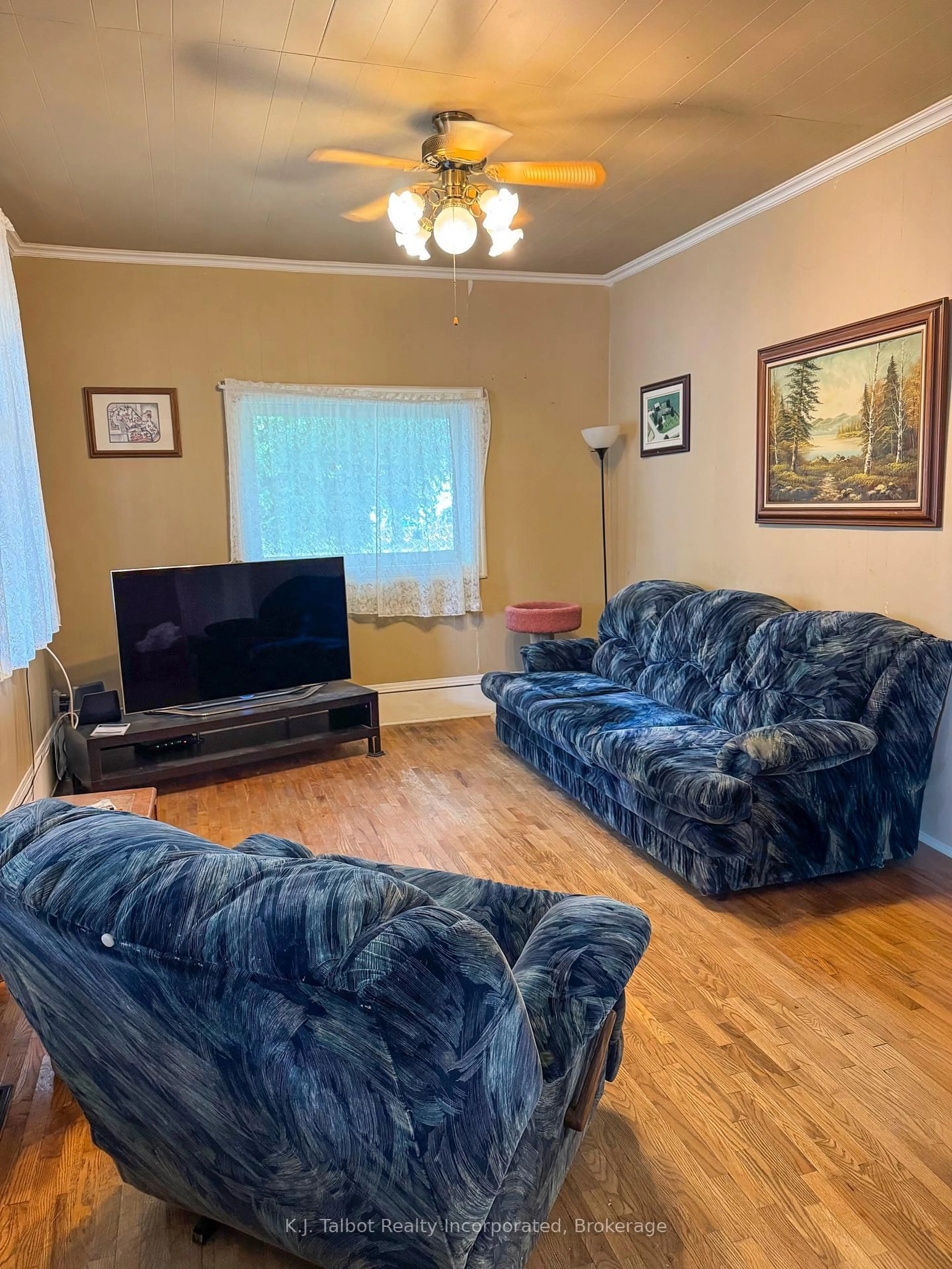 Living room with furniture, unknown for 600 Fishleigh St, Huron East Ontario N0G 1H0