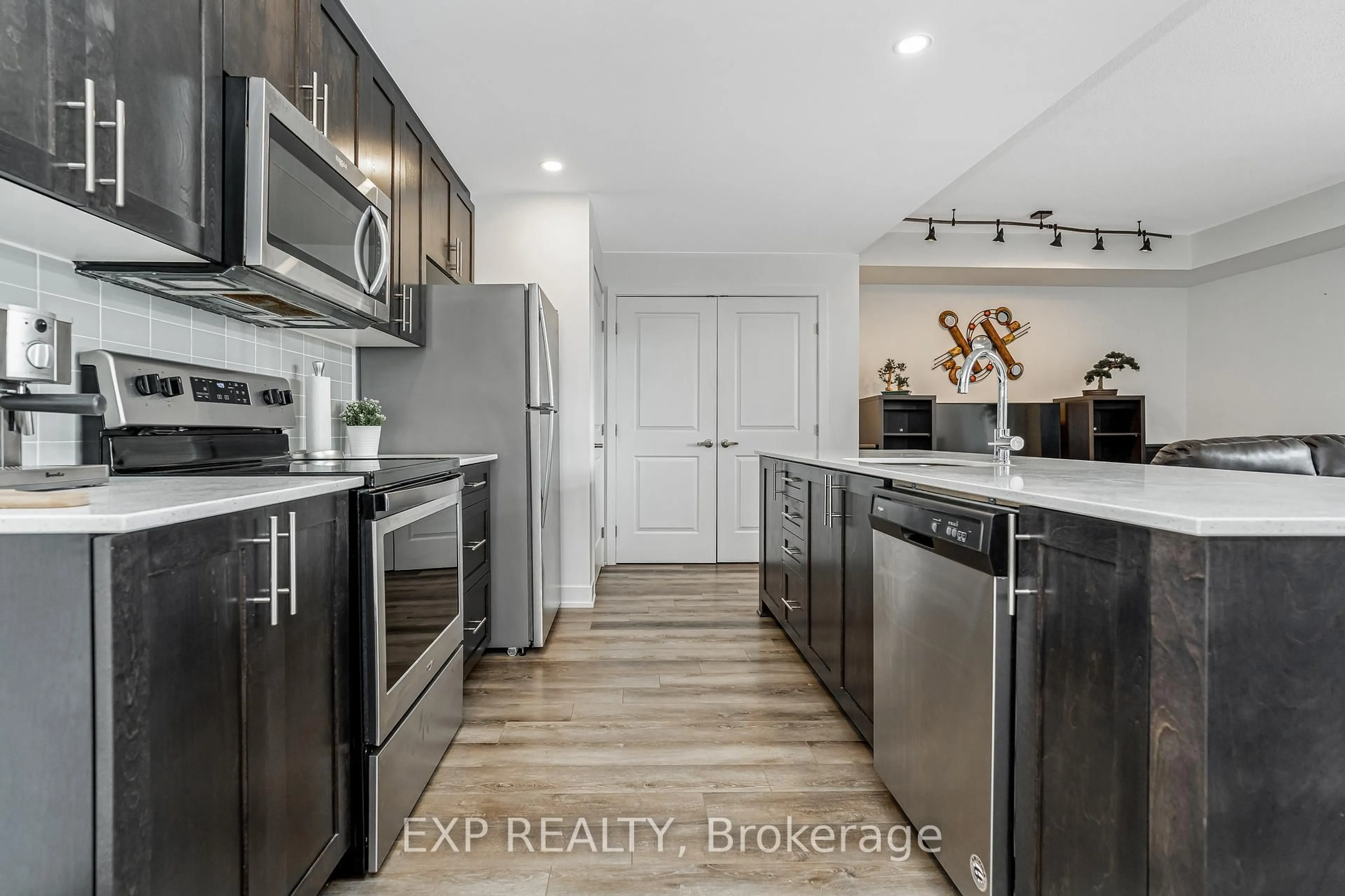 Open concept kitchen, unknown for 252 Big Sky Private, Ottawa Ontario K1T 0M8
