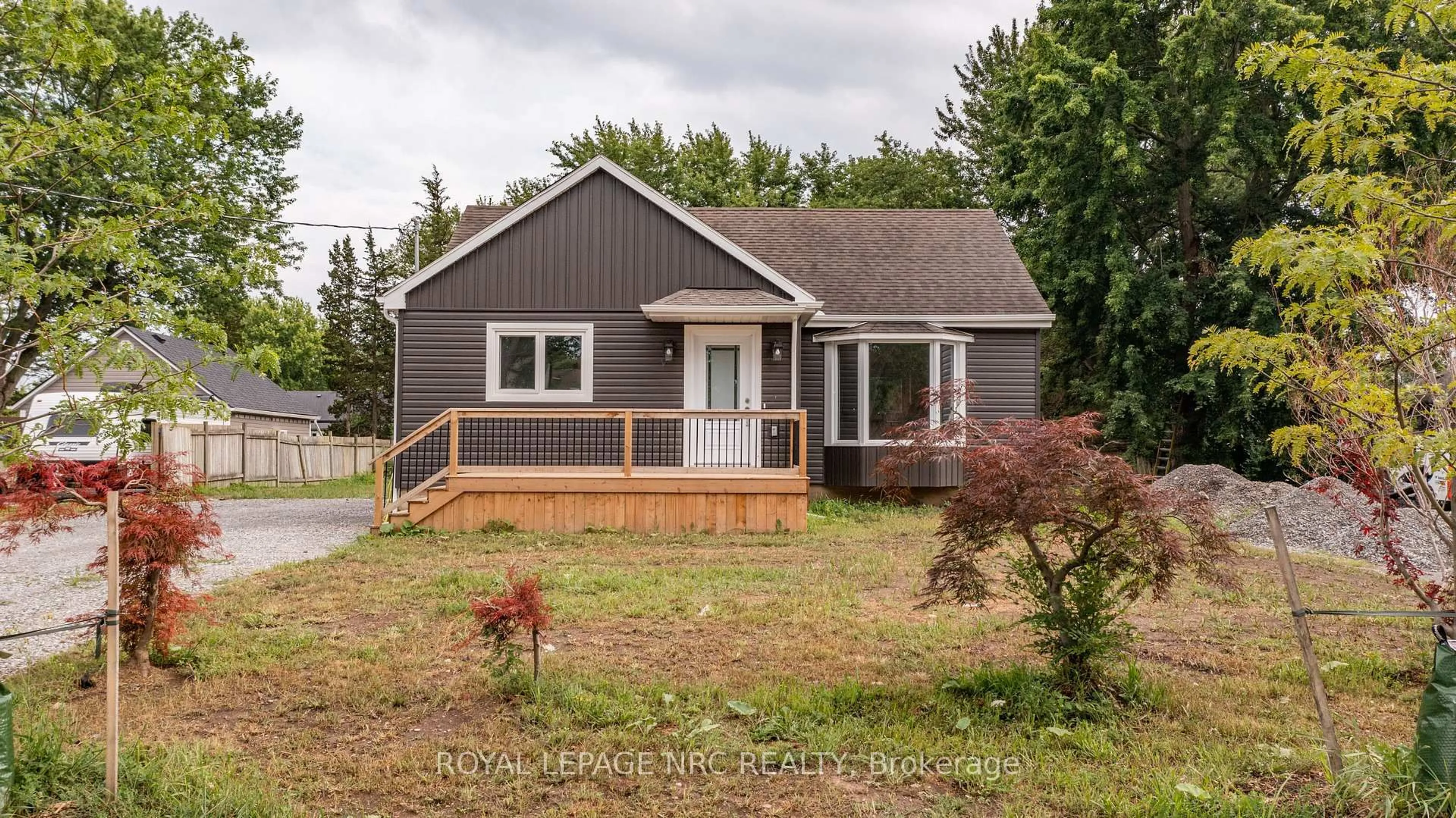 Home with vinyl exterior material, street for 88 Merritt Pkwy, Port Colborne Ontario L3K 3Y1