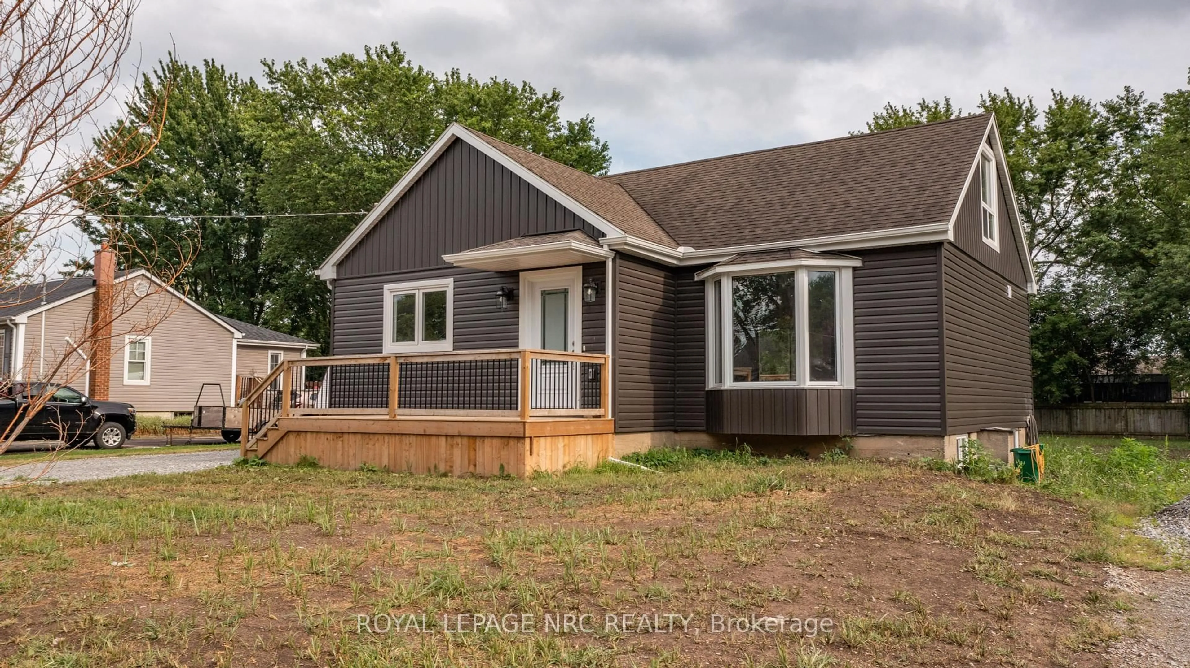 Home with vinyl exterior material, street for 88 Merritt Pkwy, Port Colborne Ontario L3K 3Y1