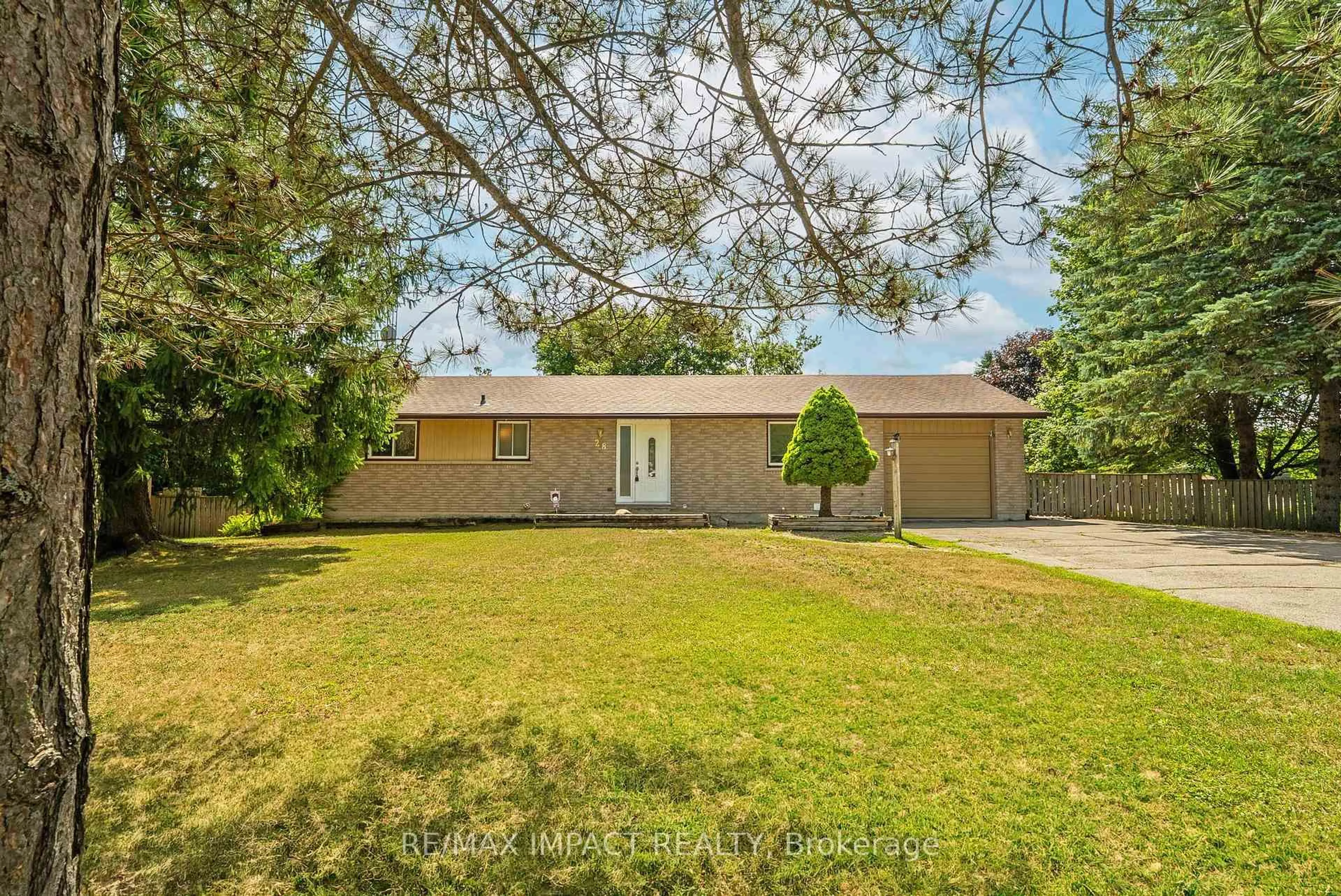 A pic from outside/outdoor area/front of a property/back of a property/a pic from drone, street for 28 Pinewood Cres, Kawartha Lakes Ontario L0A 1K0