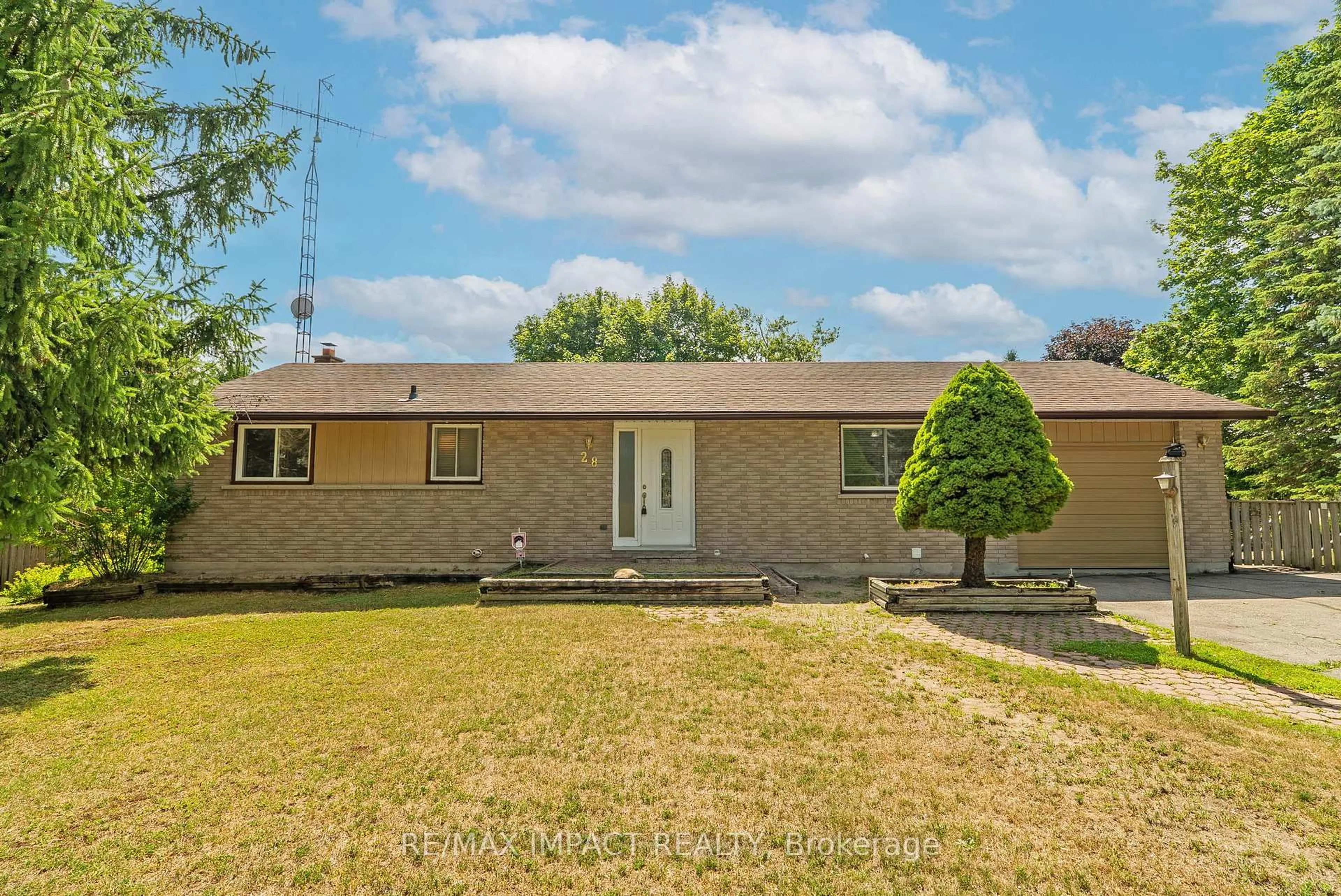 A pic from outside/outdoor area/front of a property/back of a property/a pic from drone, street for 28 Pinewood Cres, Kawartha Lakes Ontario L0A 1K0