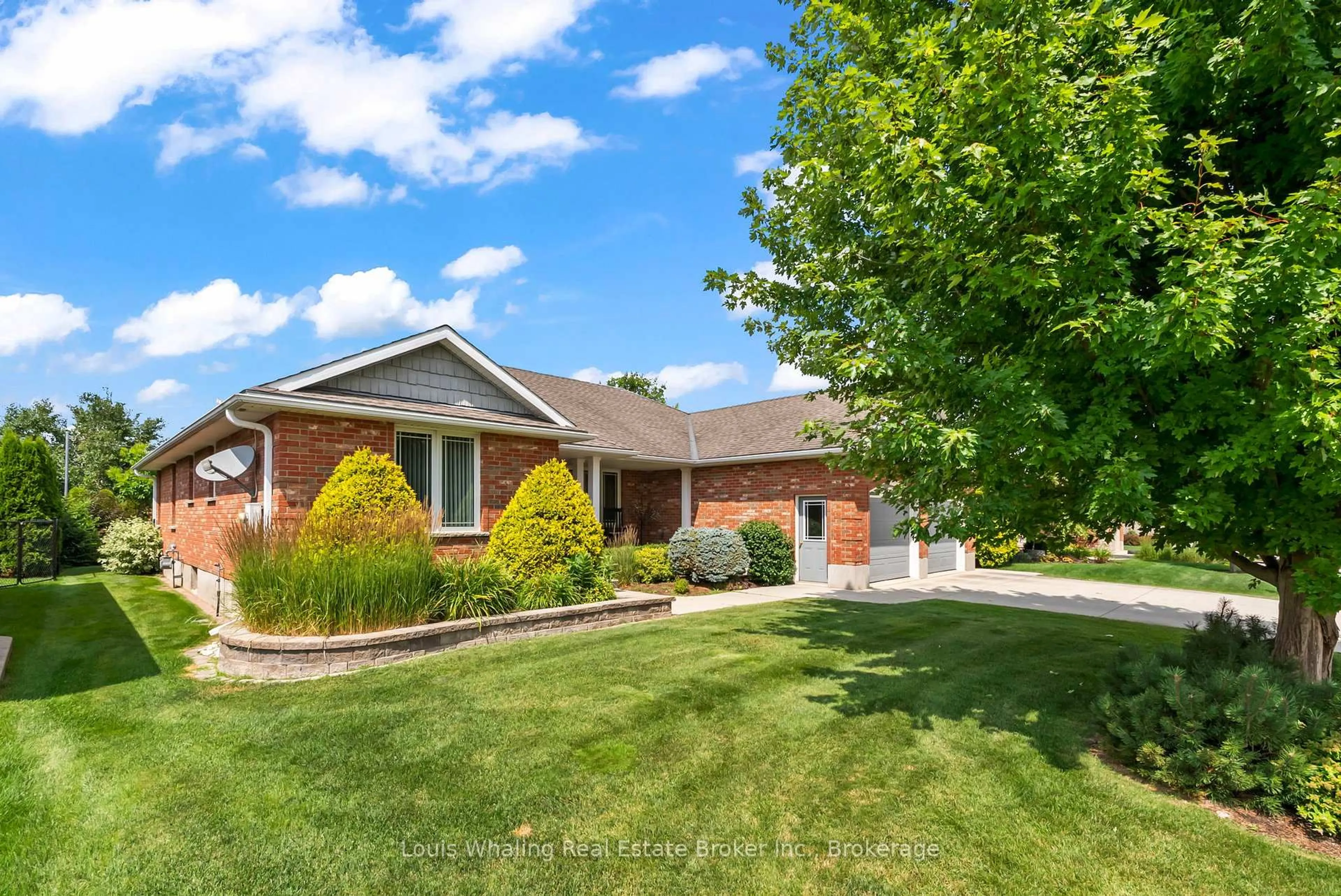 Home with brick exterior material, street for 394 4th St, Hanover Ontario N4N 3V2