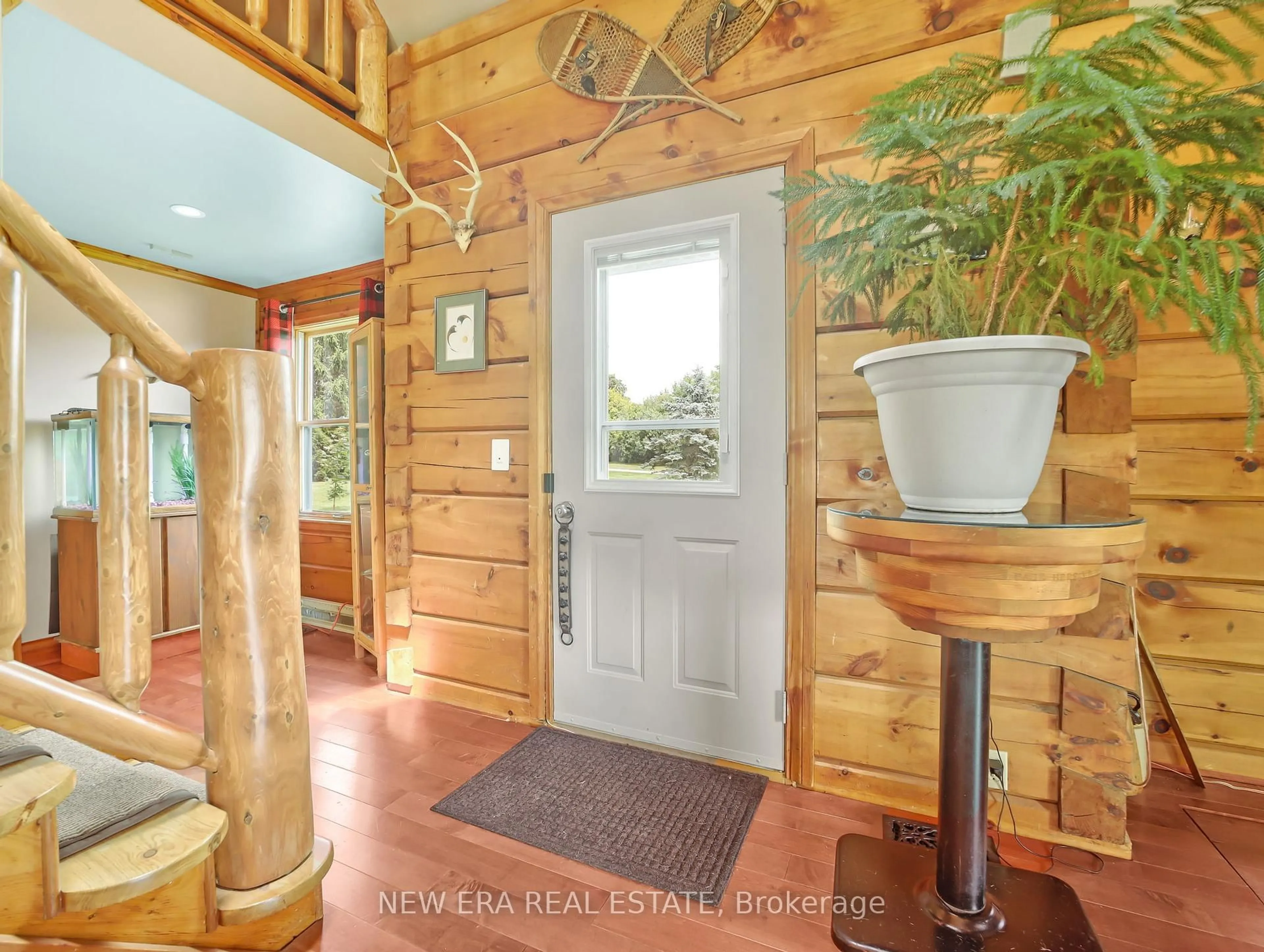 Indoor entryway for 526 2nd Line, R. R. #3,, Haldimand Ontario N0A 1H0