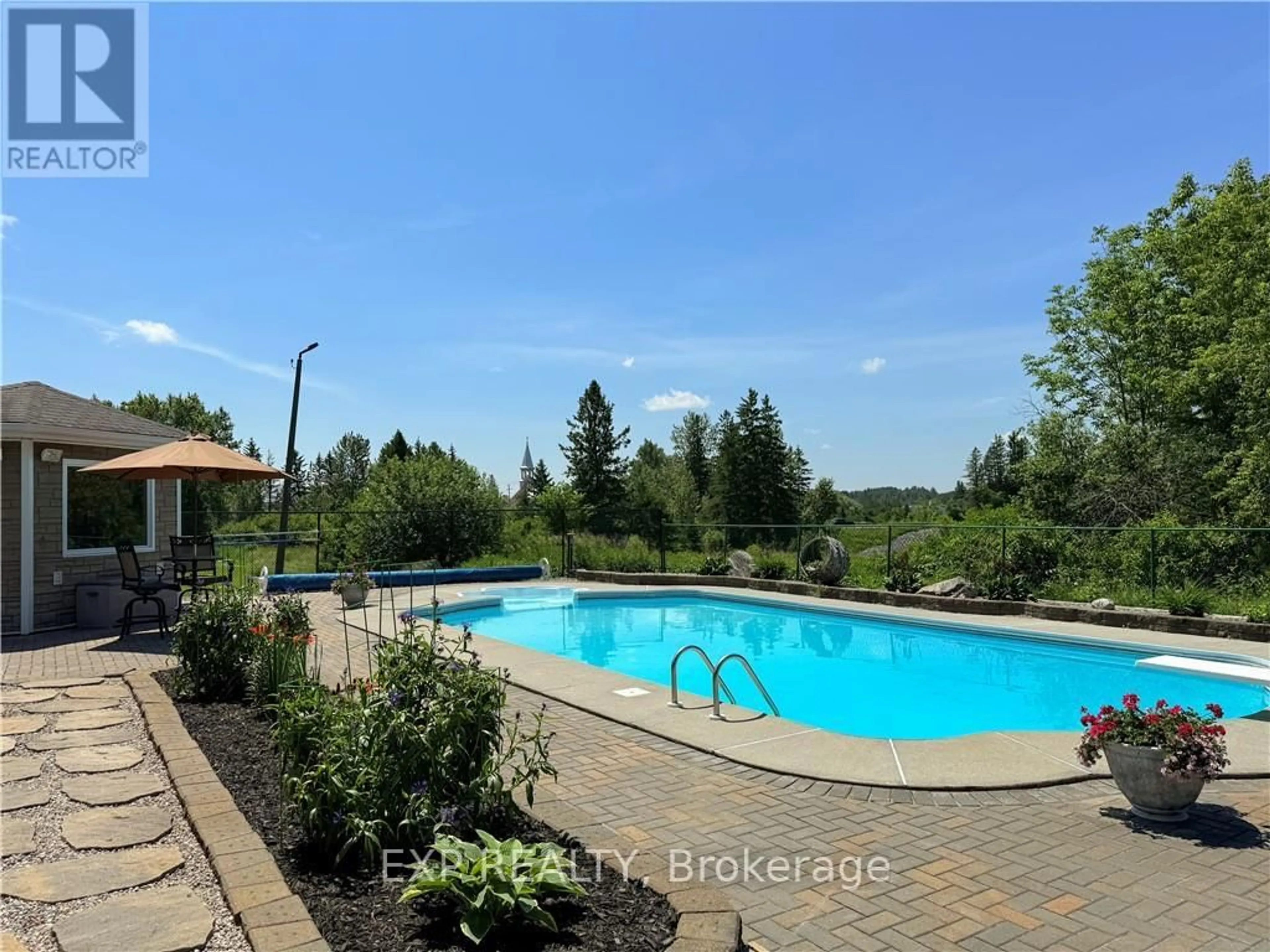 Pool for 33 Dubeau St, West Nipissing Ontario P0H 2M0