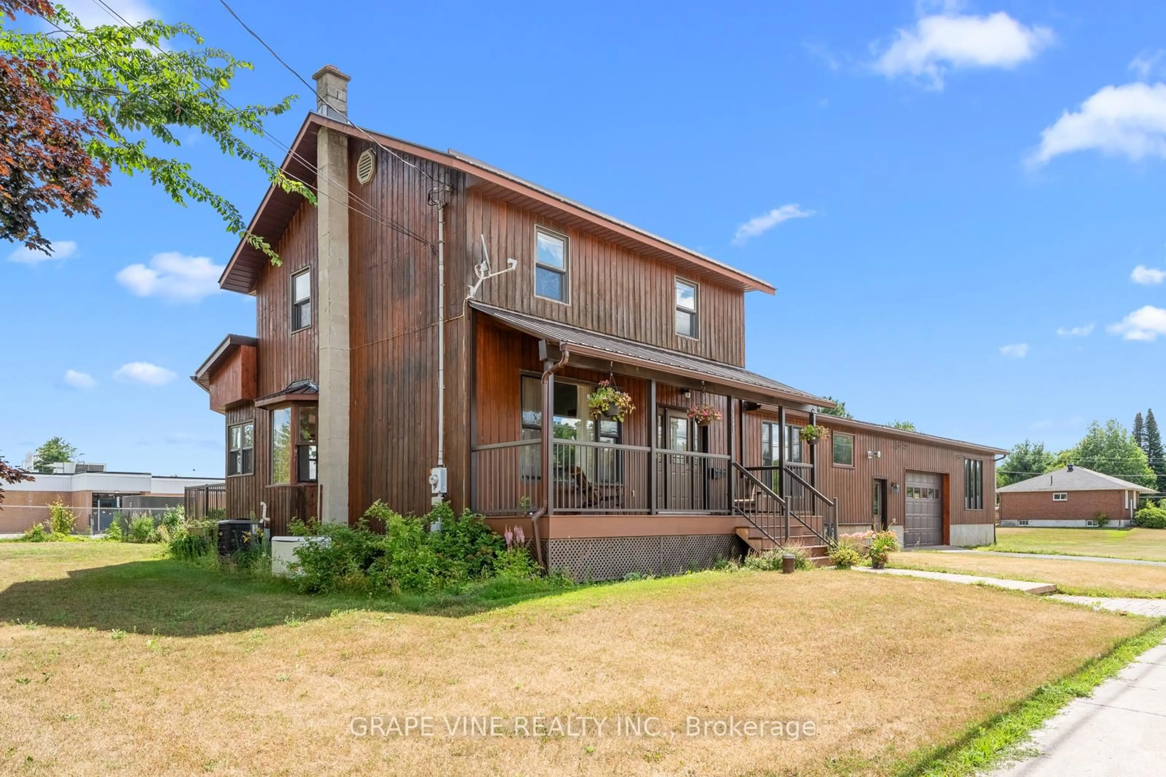 Home with brick exterior material, building for 3241 Elizabeth St, Osgoode Ontario K0A 2W0