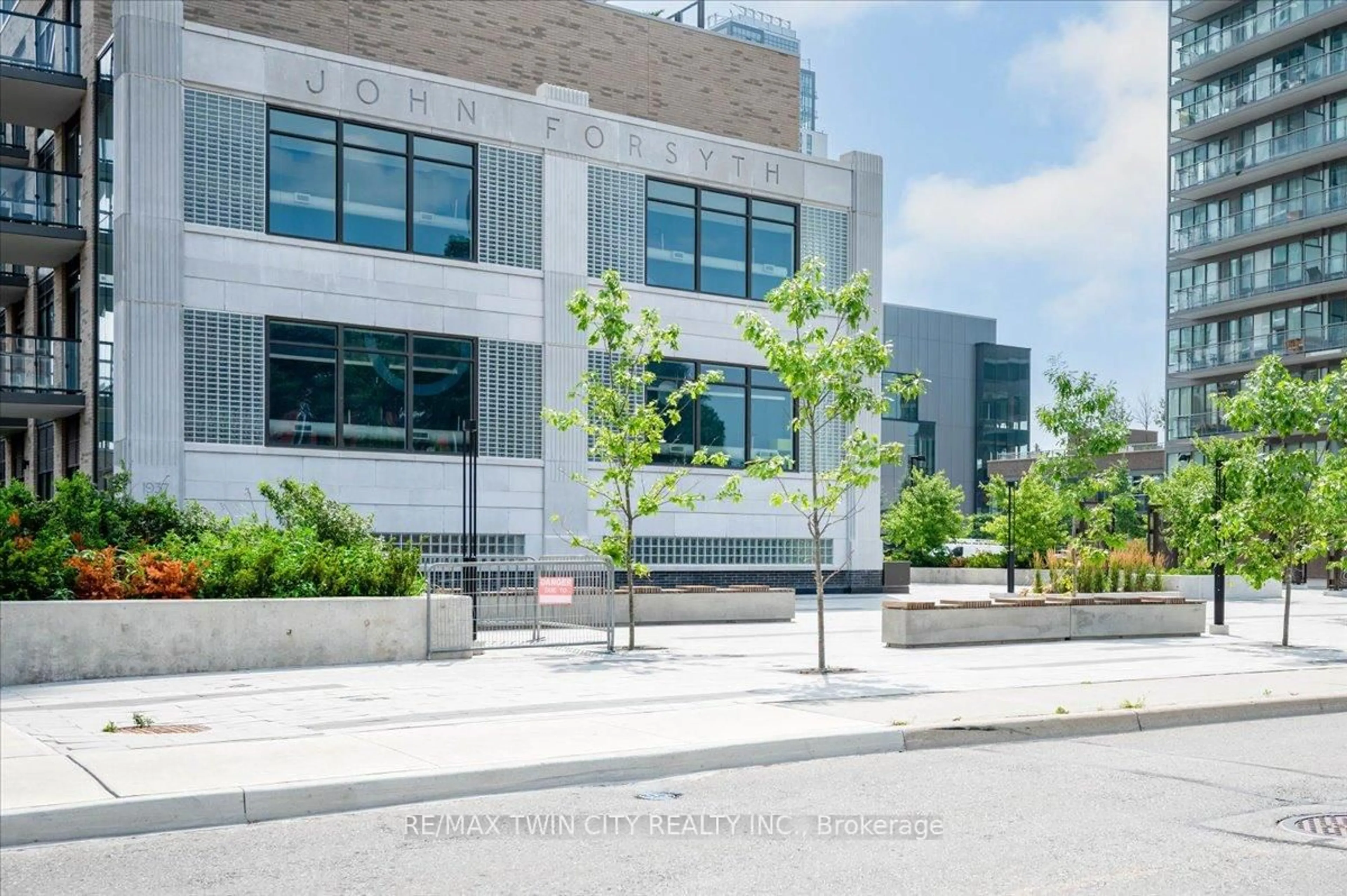 Patio, building for 55 Duke St #220, Kitchener Ontario N2H 0C9