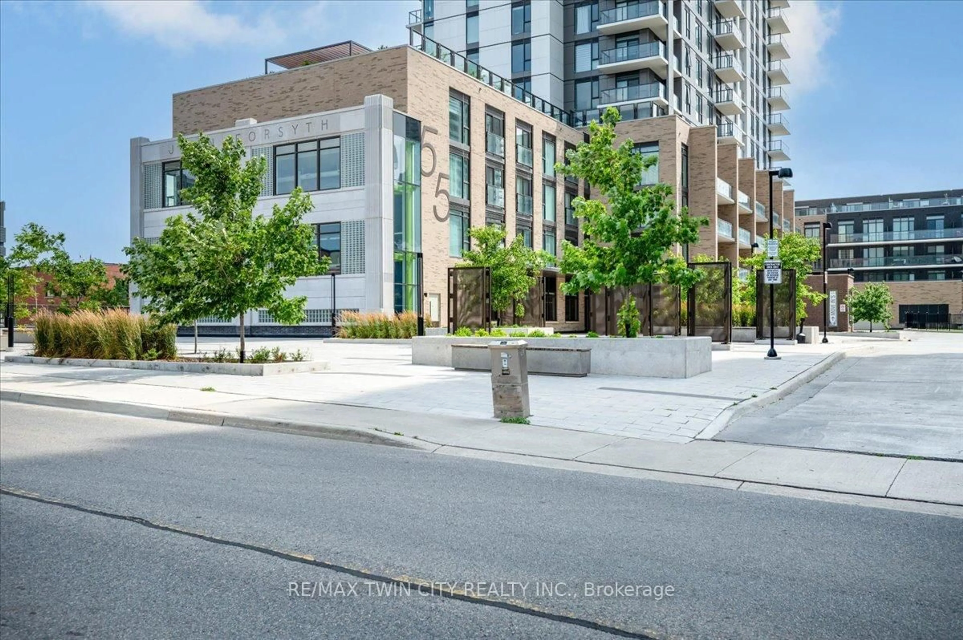 A pic from outside/outdoor area/front of a property/back of a property/a pic from drone, street for 55 Duke St #220, Kitchener Ontario N2H 0C9