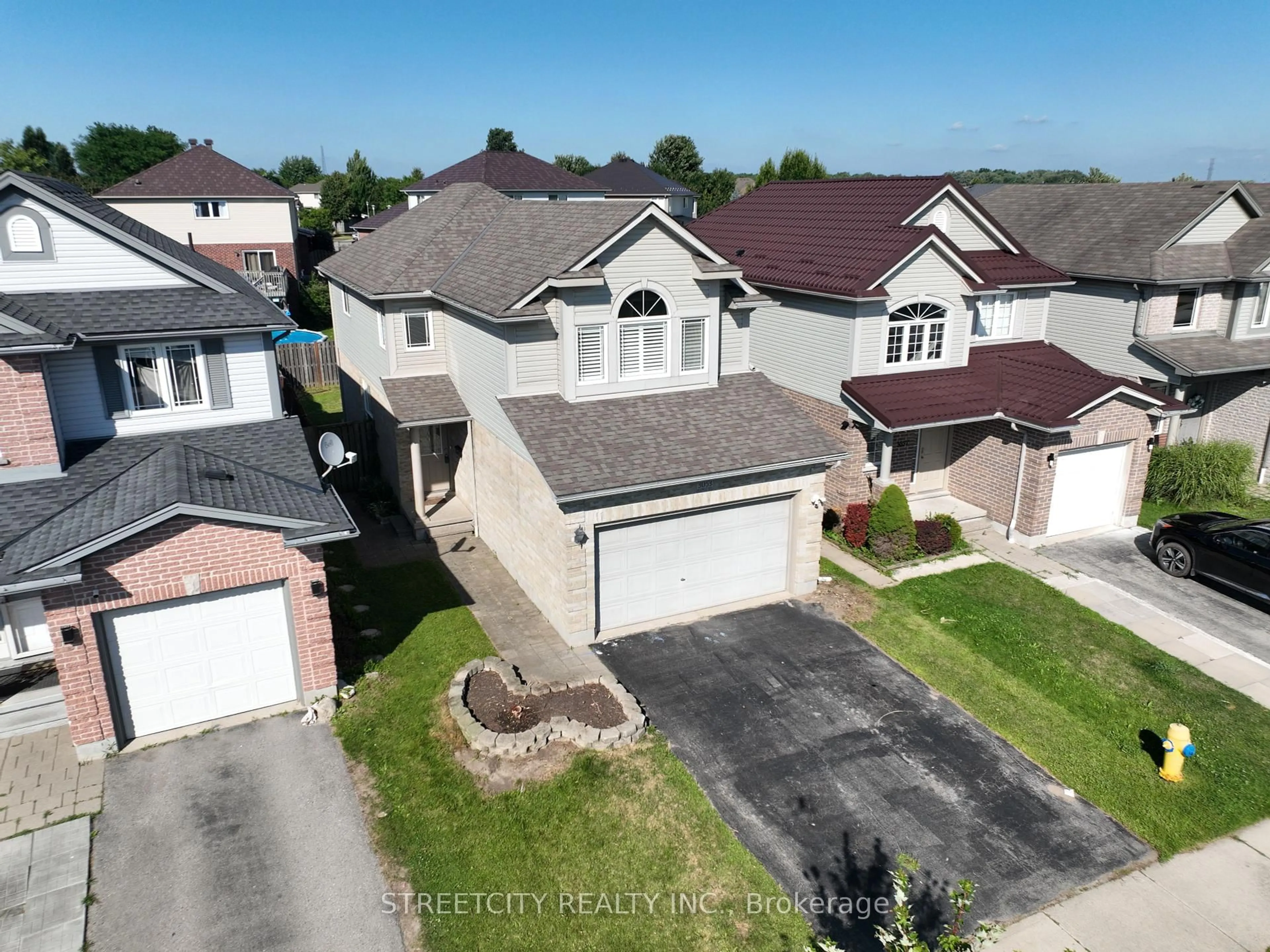 A pic from outside/outdoor area/front of a property/back of a property/a pic from drone, street for 3053 Meadowgate Blvd, London South Ontario L6M 1L1