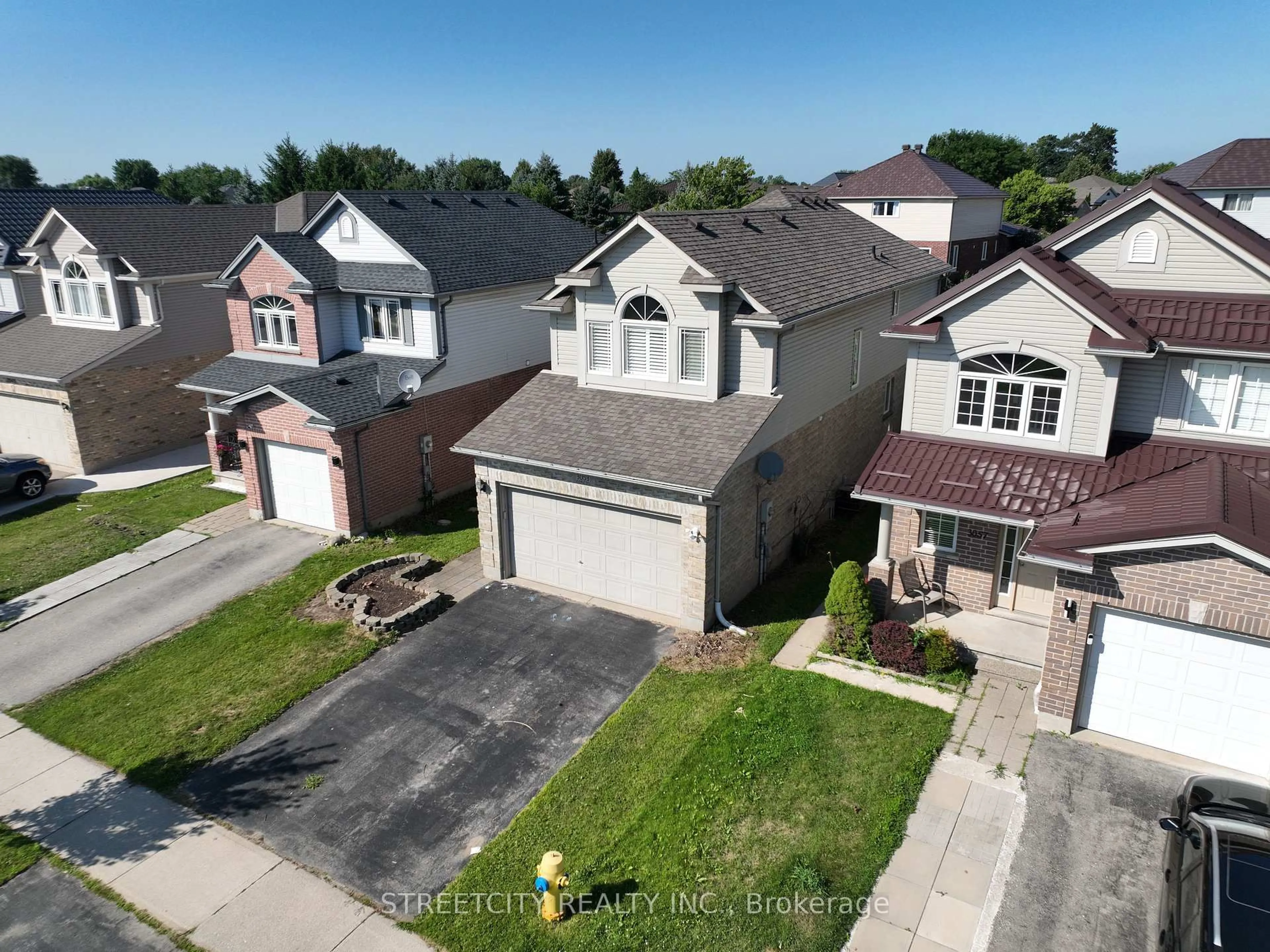 A pic from outside/outdoor area/front of a property/back of a property/a pic from drone, street for 3053 Meadowgate Blvd, London South Ontario L6M 1L1