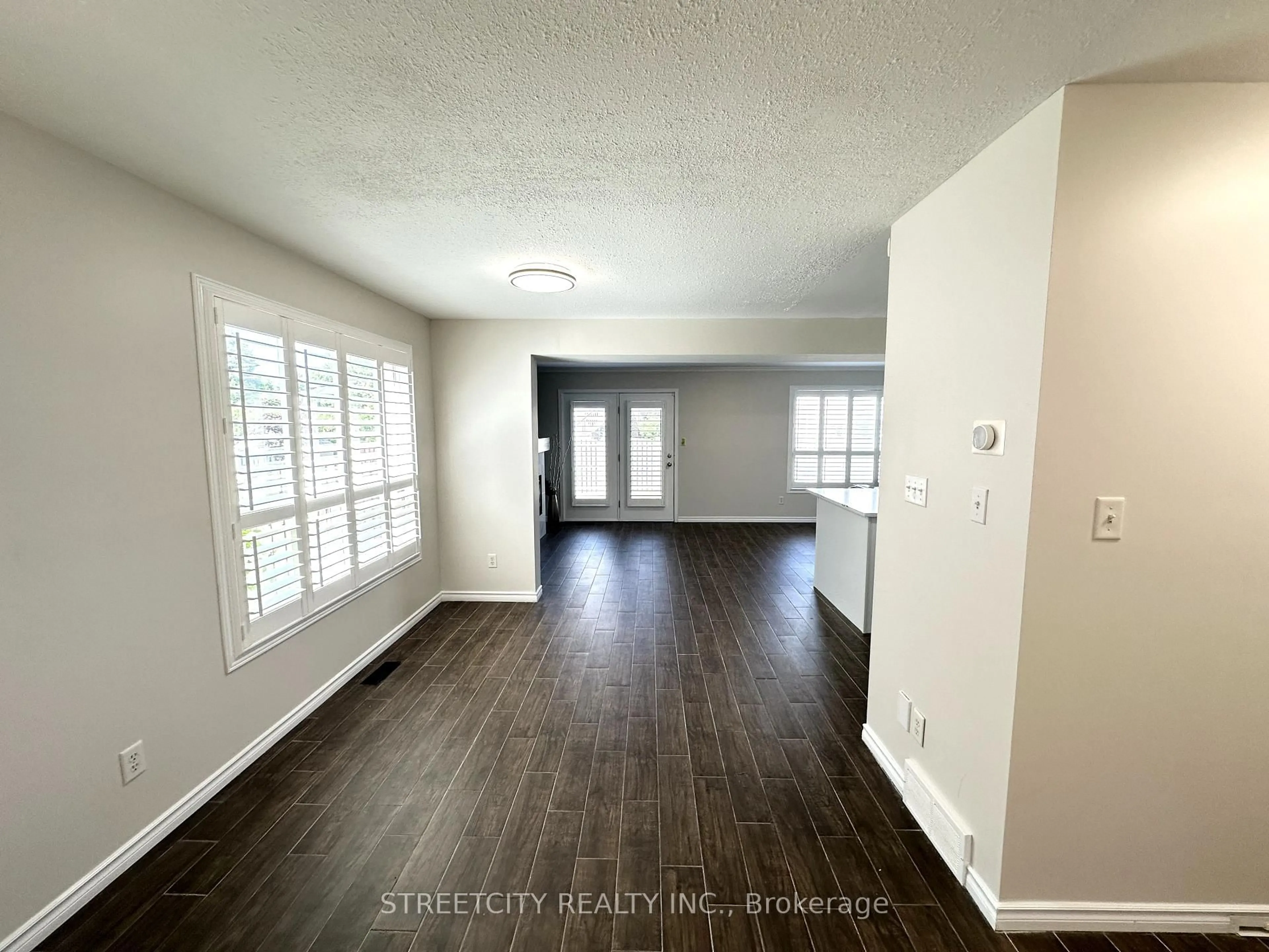 A pic of a room for 3053 Meadowgate Blvd, London South Ontario L6M 1L1