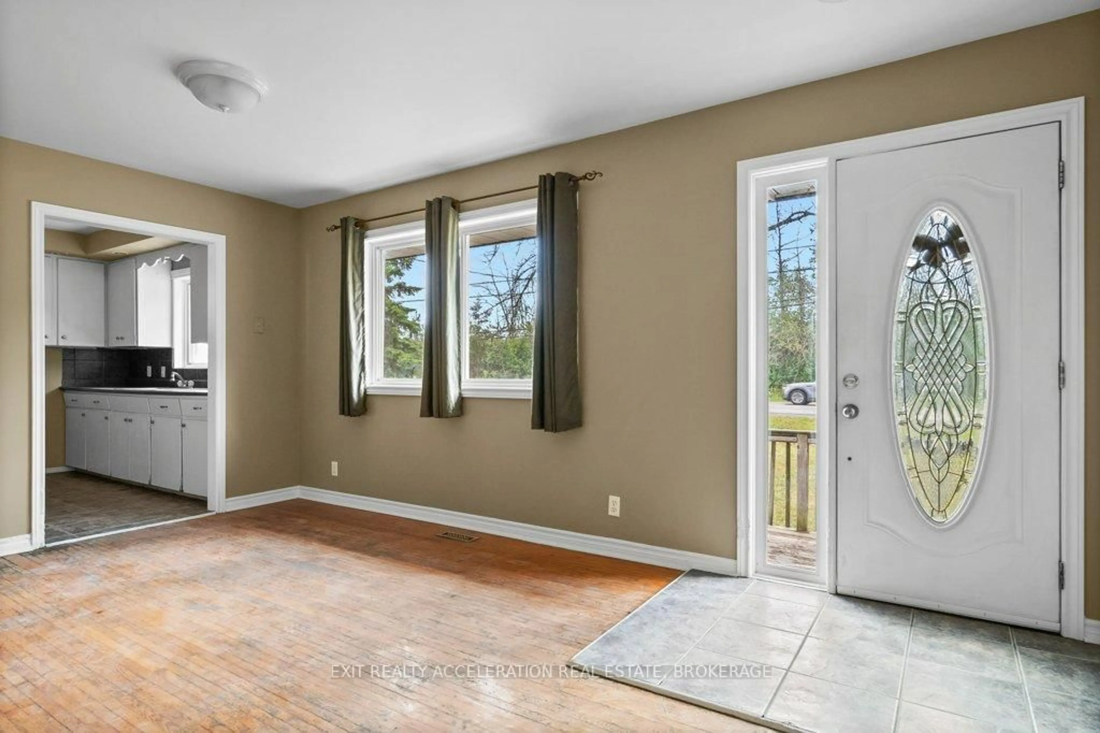 Indoor entryway for 4505 Old Highway 2, Belleville Ontario K8N 4Z4