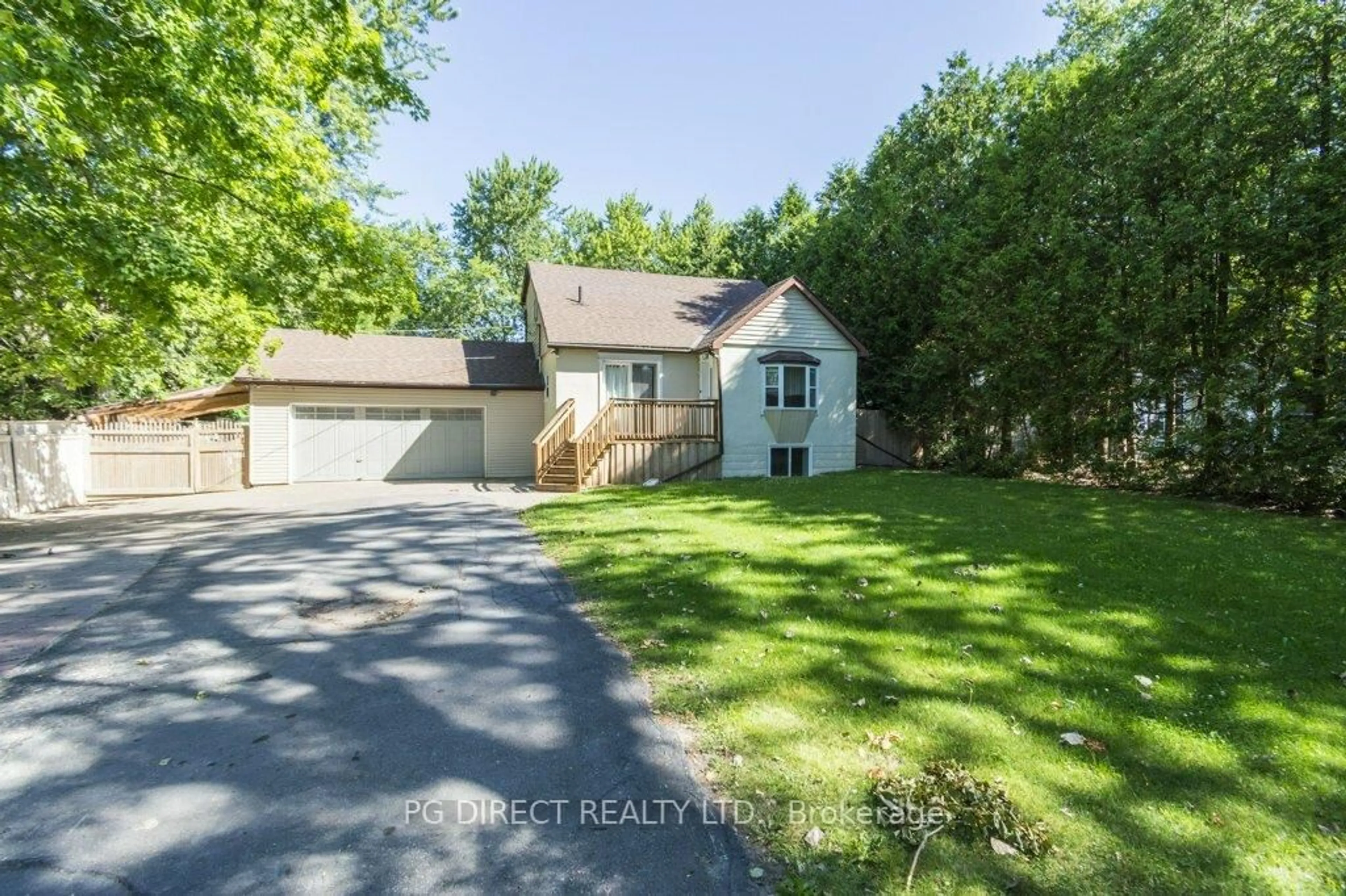 A pic from outside/outdoor area/front of a property/back of a property/a pic from drone, street for 124 Elizabeth St, Brighton Ontario K0K 1H0