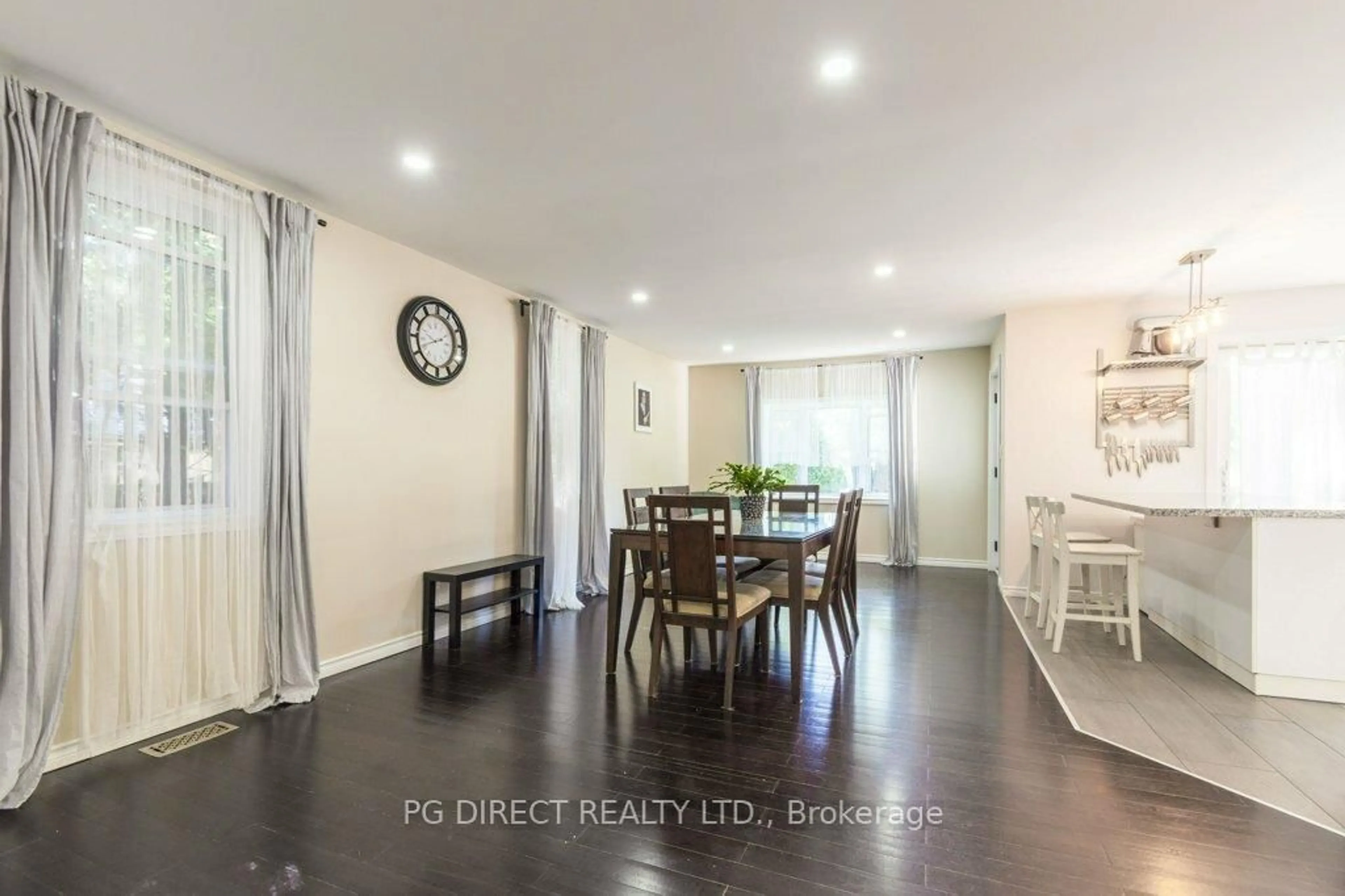 Dining room, wood/laminate floor for 124 Elizabeth St, Brighton Ontario K0K 1H0