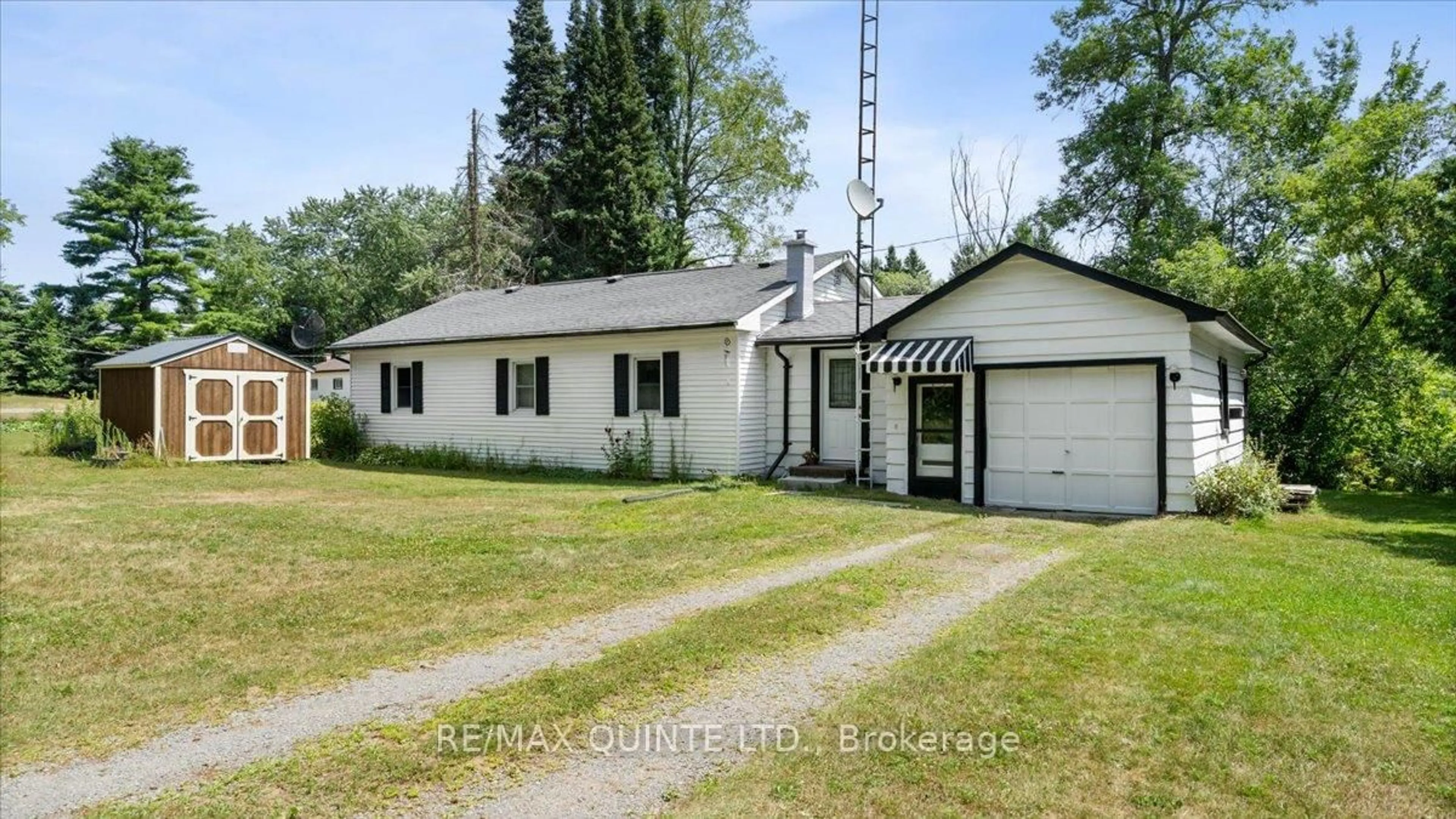 A pic from outside/outdoor area/front of a property/back of a property/a pic from drone, building for 42A Hawkins Bay Rd, Tweed Ontario K0K 3J0