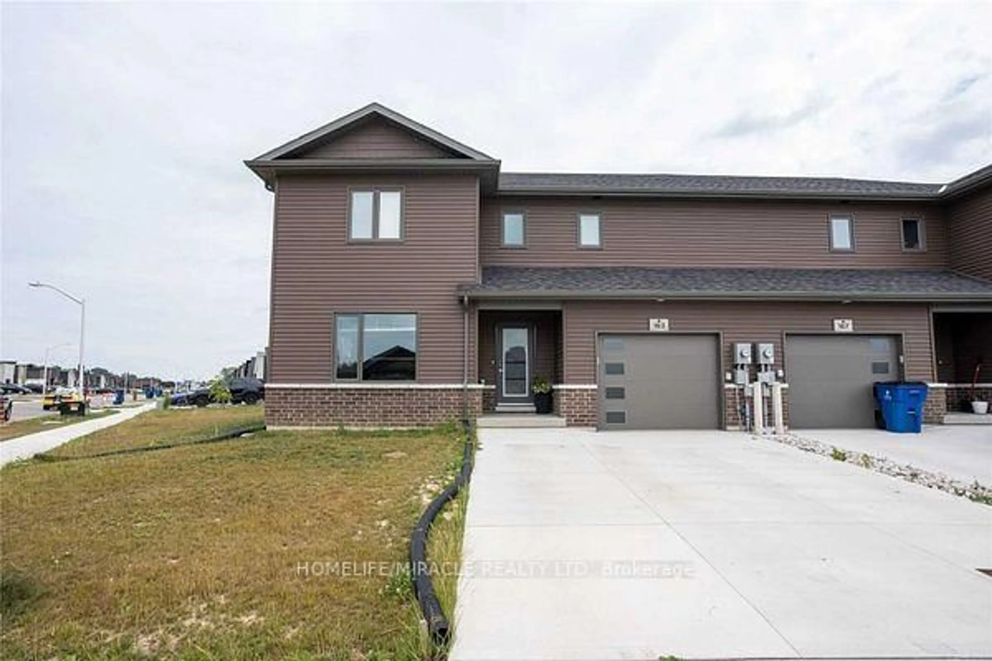 Home with brick exterior material, unknown for 163 Moonstone Cres, Chatham-Kent Ontario N7M 0S1