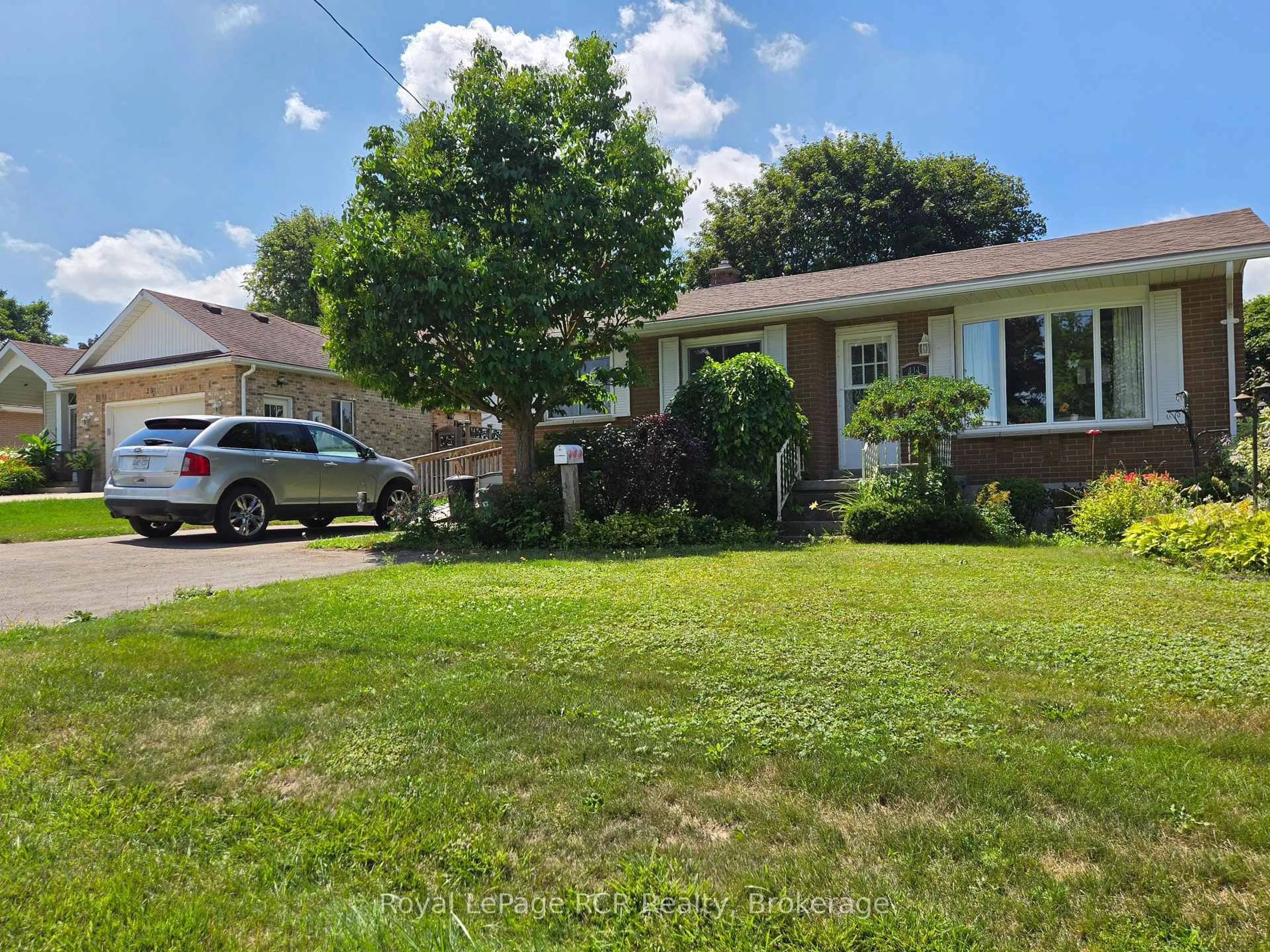 A pic from outside/outdoor area/front of a property/back of a property/a pic from drone, street for 411 York St, Wellington North Ontario N0G 2L3