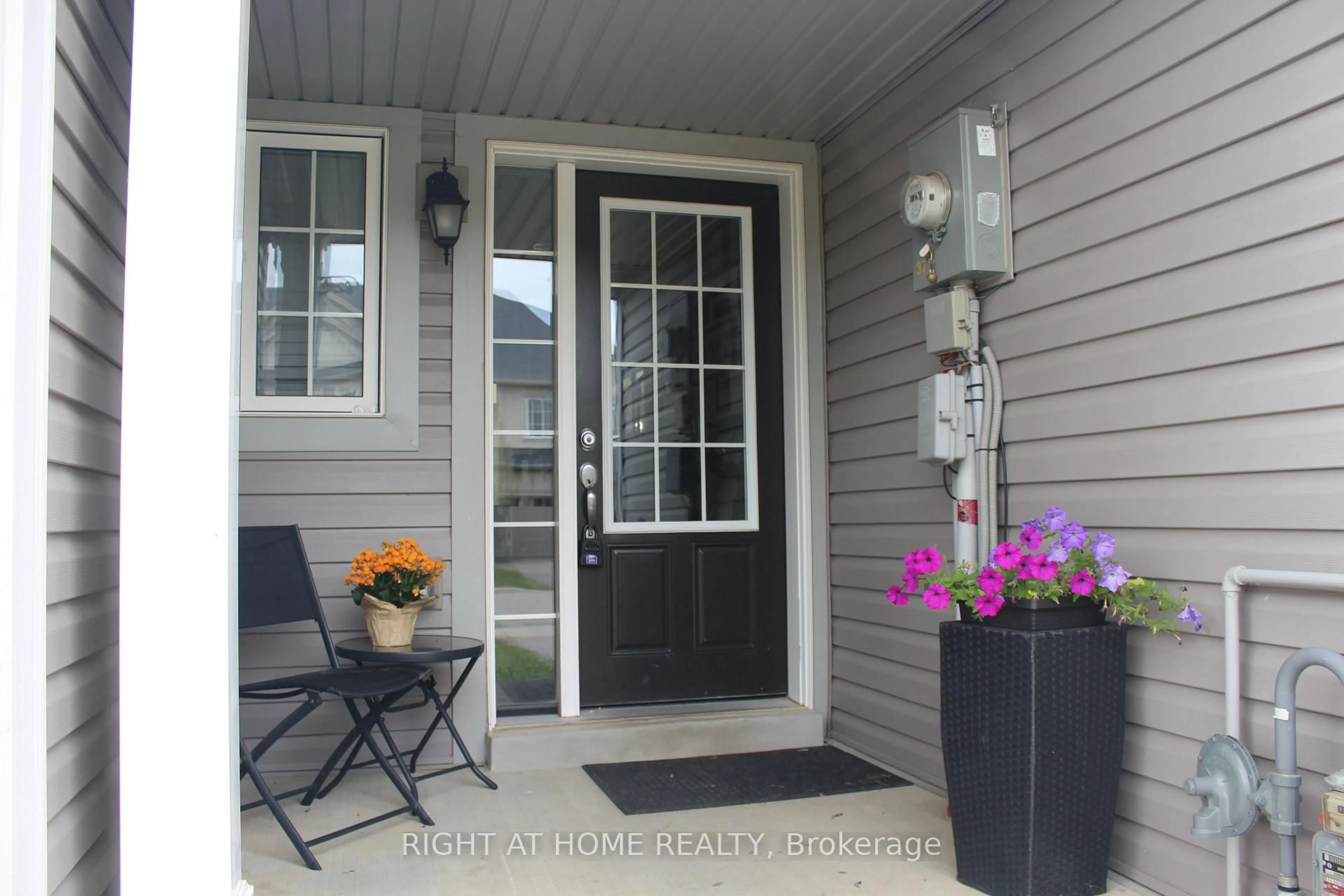 Indoor entryway for 171 Whitwell Way, Hamilton Ontario L0R 1C0