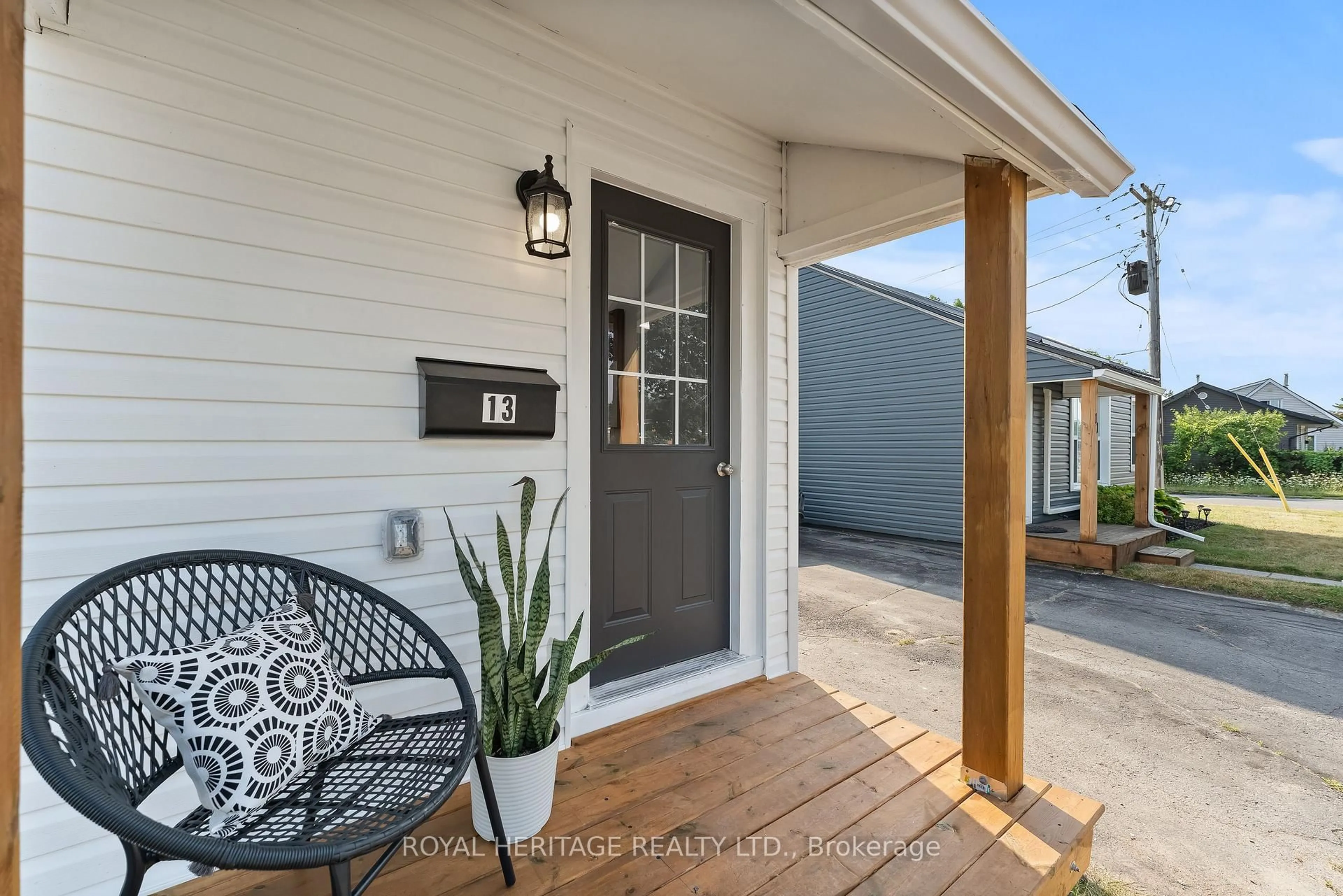 Indoor entryway for 13 Trenton St, Quinte West Ontario K8V 4N1