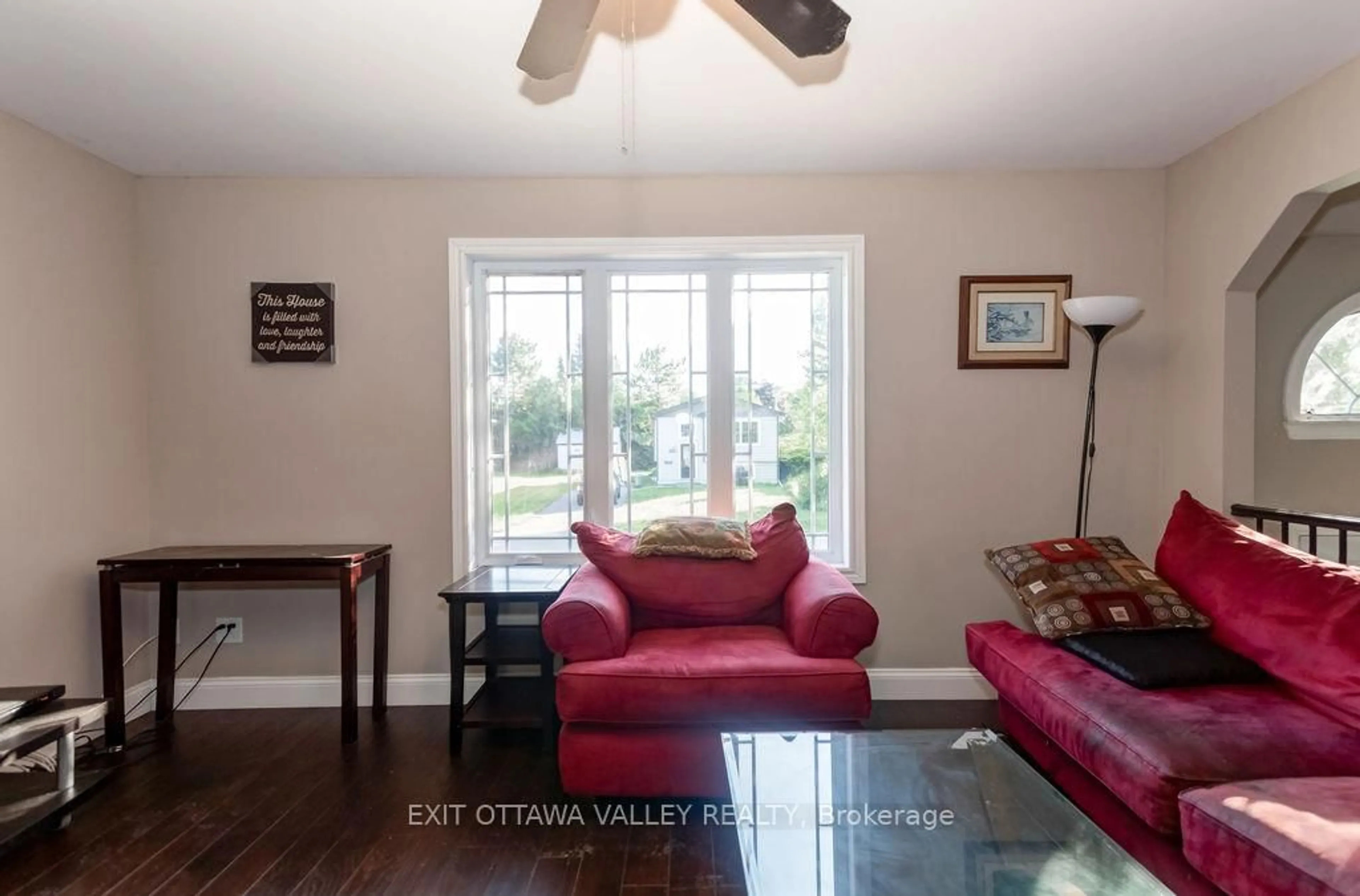 Living room with furniture, unknown for 229 Everett St, Pembroke Ontario K8A 3W3