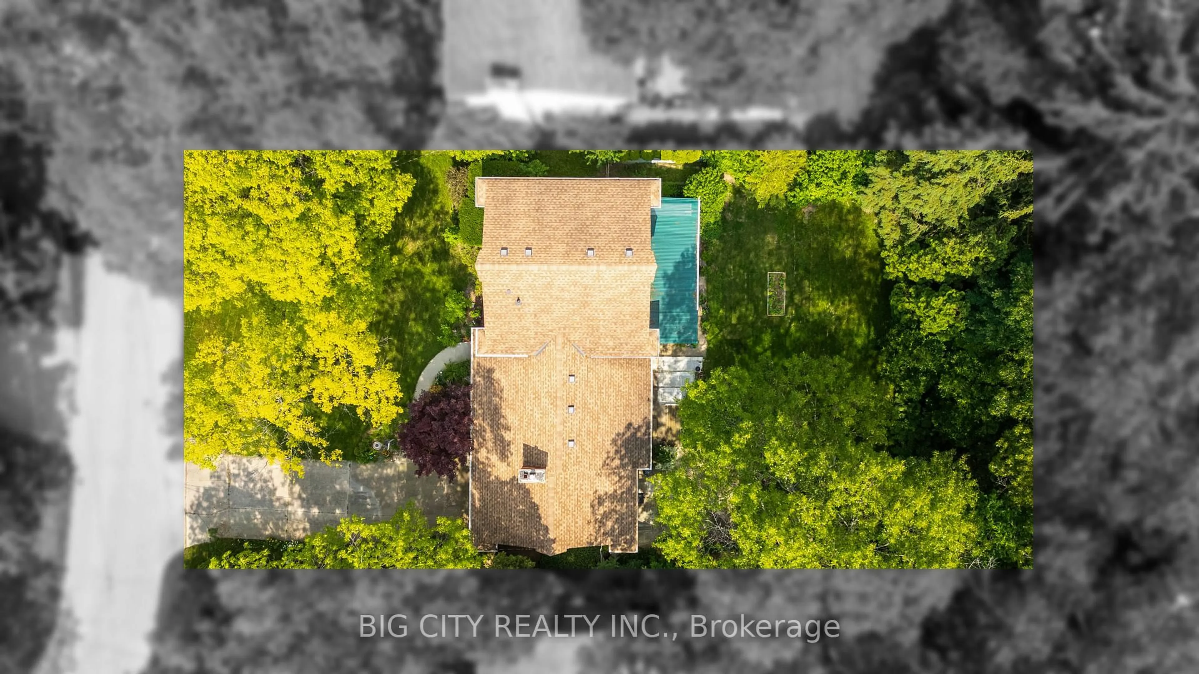A pic from outside/outdoor area/front of a property/back of a property/a pic from drone, building for 1441 Sylvan Crt, Sarnia Ontario N7S 2K8
