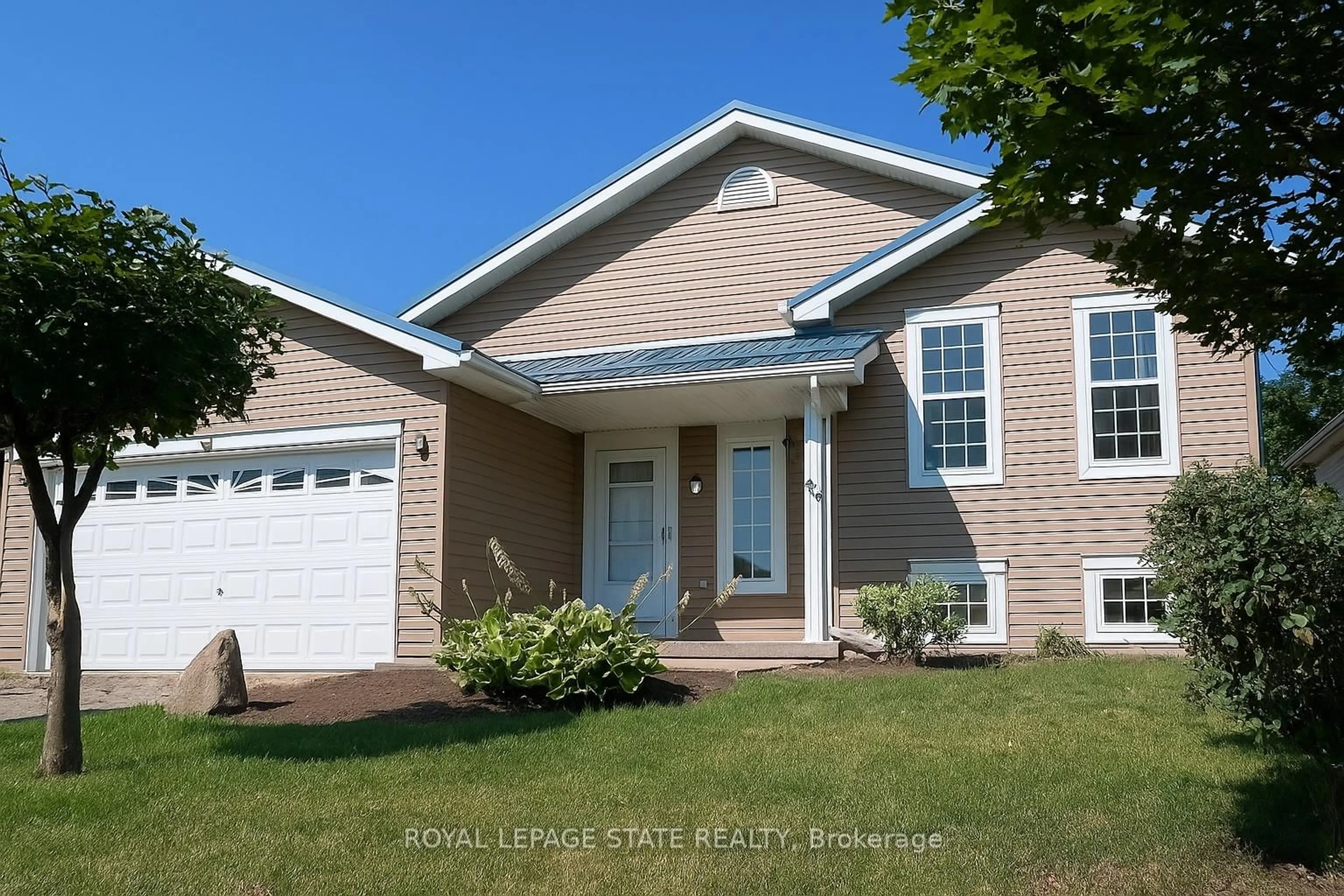 Home with vinyl exterior material, street for 17 Mapleview Dr, Haldimand Ontario N0A 1H0