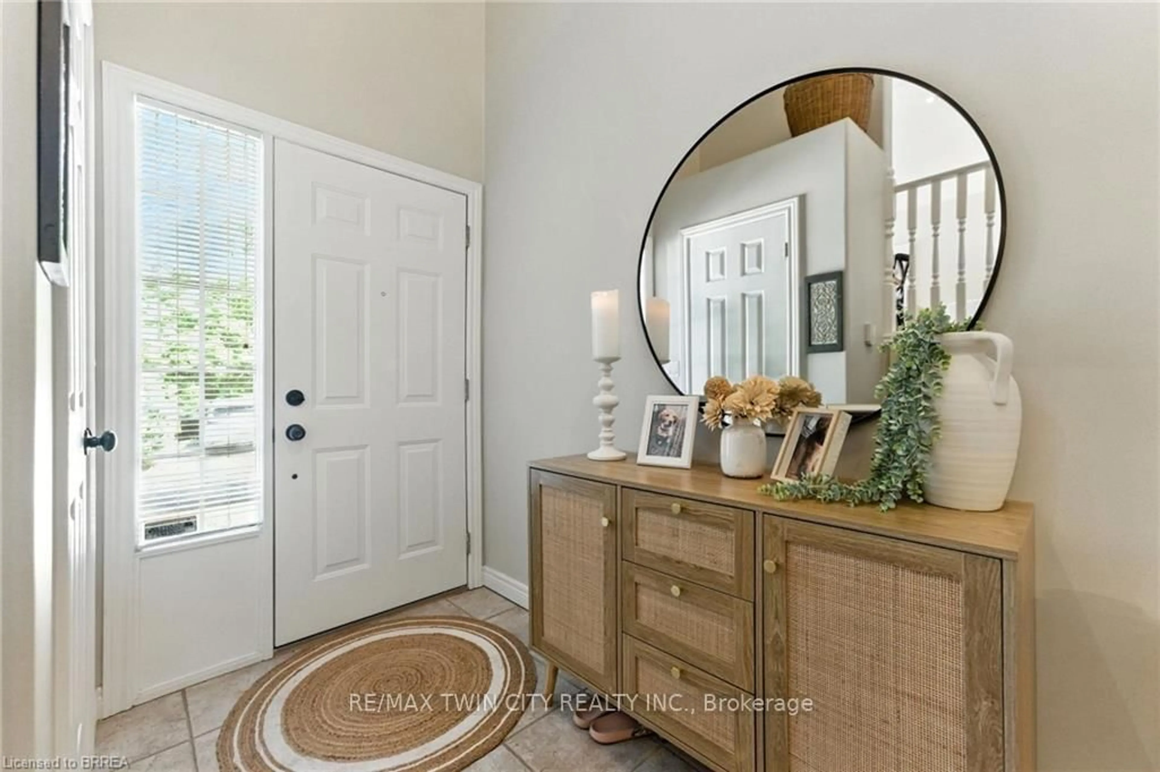 Indoor entryway for 24 Hardy Rd #18, Brantford Ontario N3T 5K6