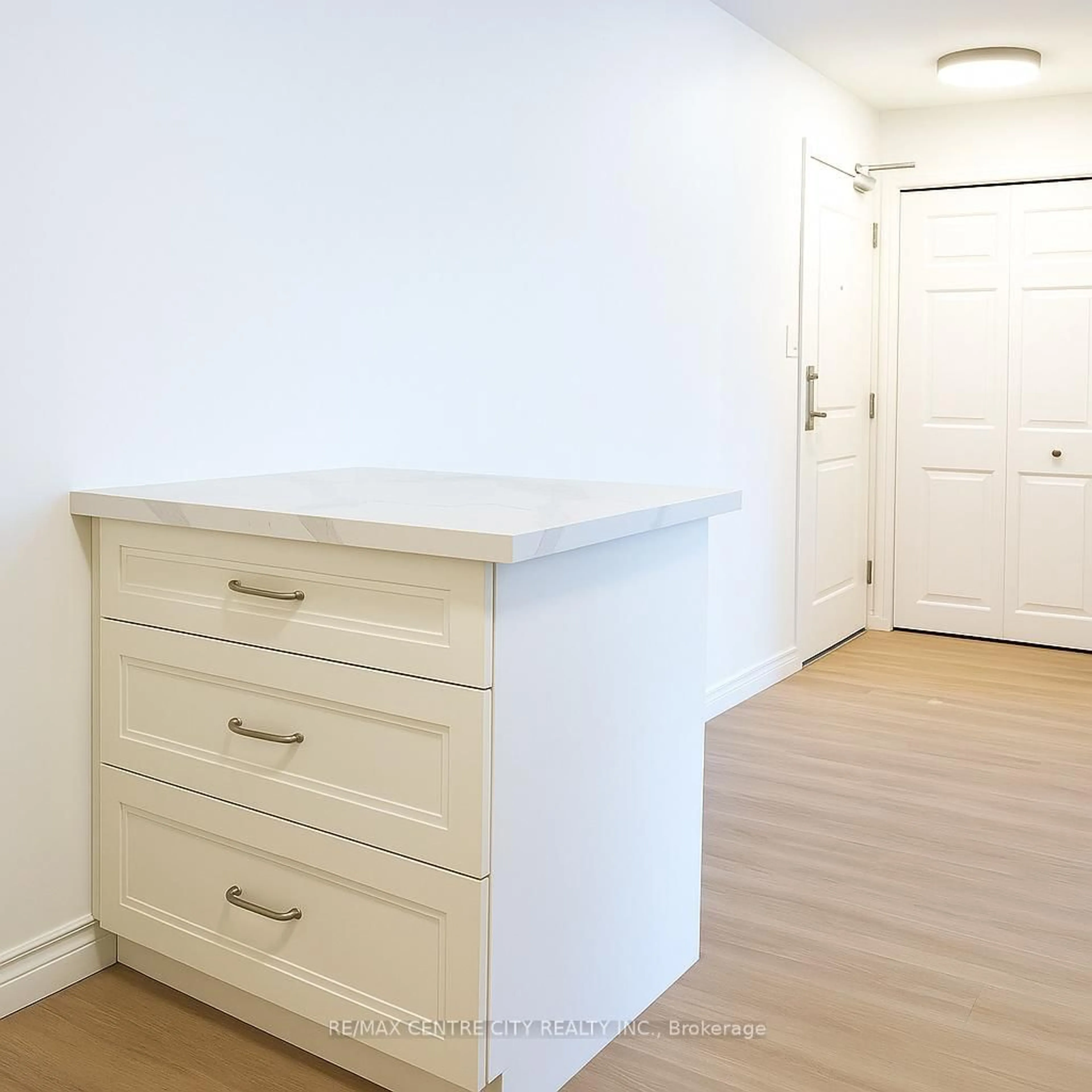 A pic of a room for 573 Mornington Ave #512, London East Ontario N5Y 4T9