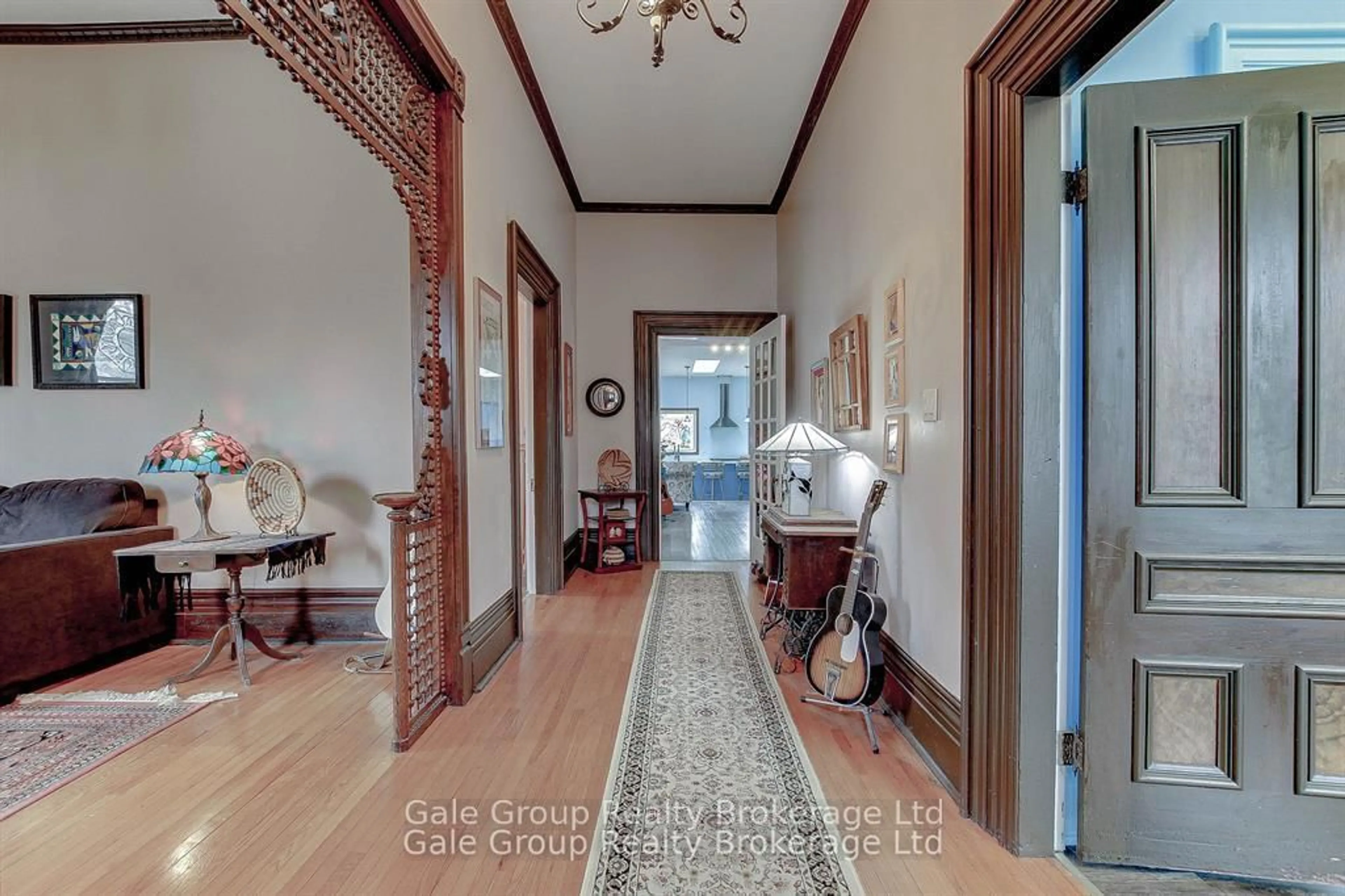 Indoor foyer for 5 Hull Rd, Strathroy-Caradoc Ontario N7G 2B7