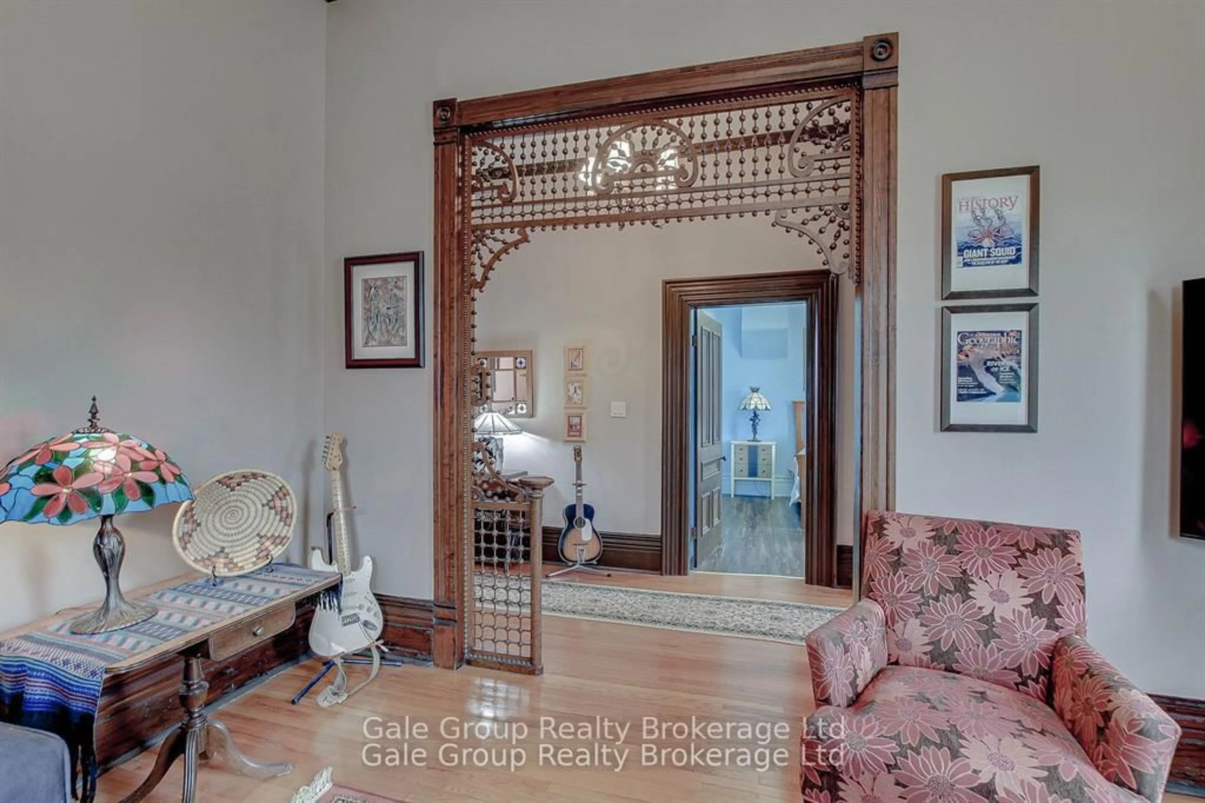 Indoor foyer for 5 Hull Rd, Strathroy-Caradoc Ontario N7G 2B7