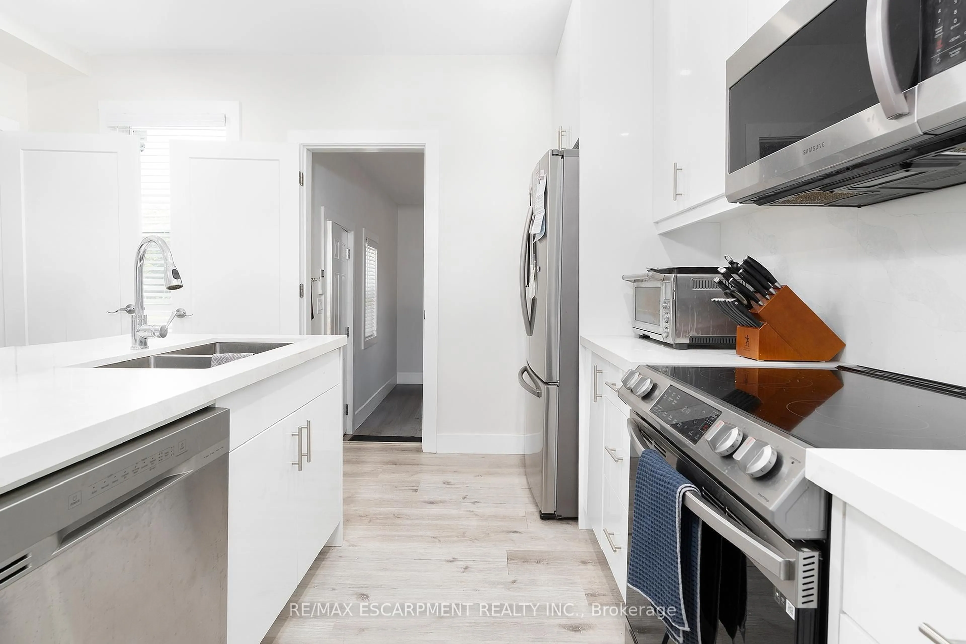 Standard kitchen, unknown for 2546 WILSON St, Hamilton Ontario L0R 1A0