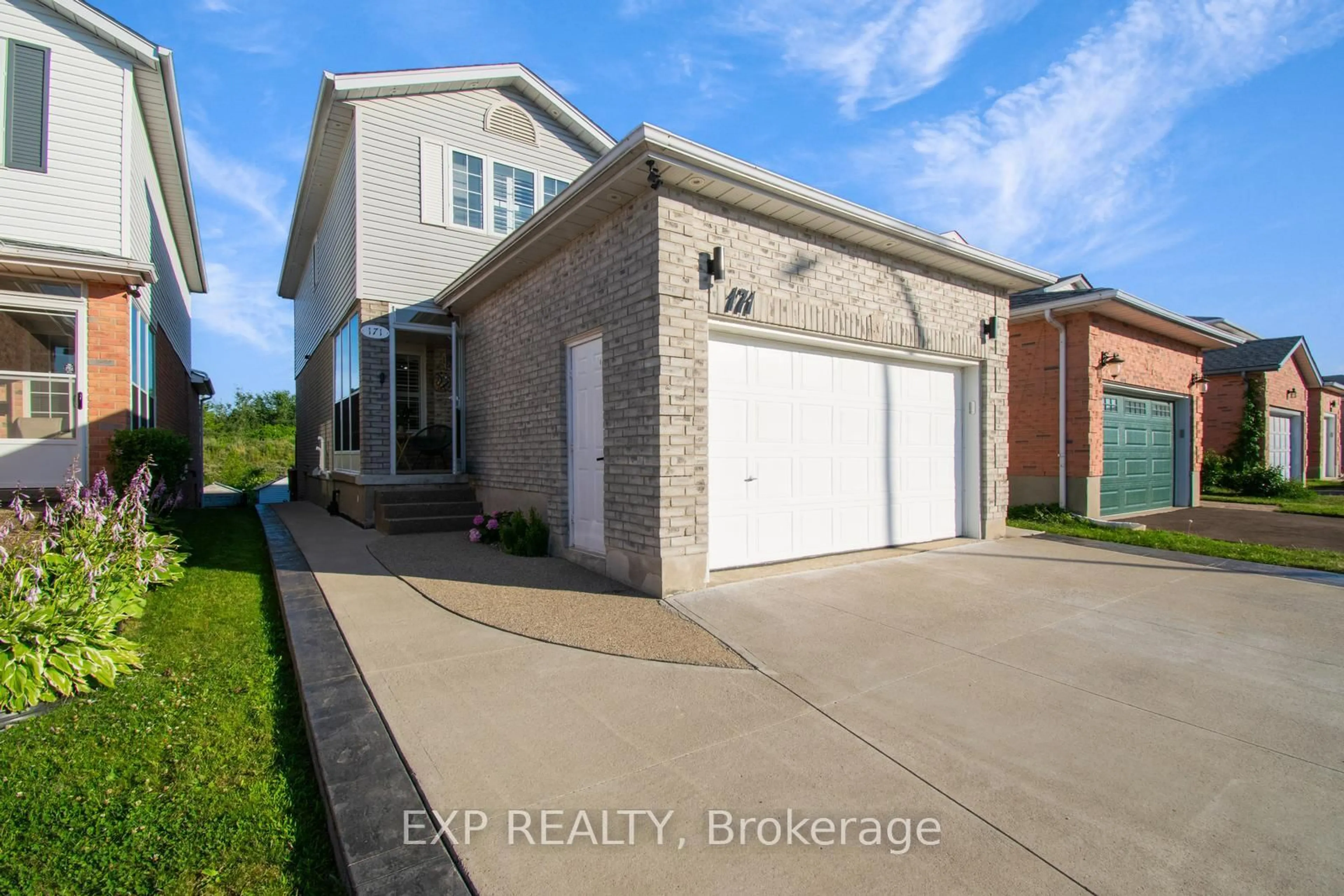 A pic from outside/outdoor area/front of a property/back of a property/a pic from drone, street for 171 RESURRECTION Dr, Kitchener Ontario N2N 3H1