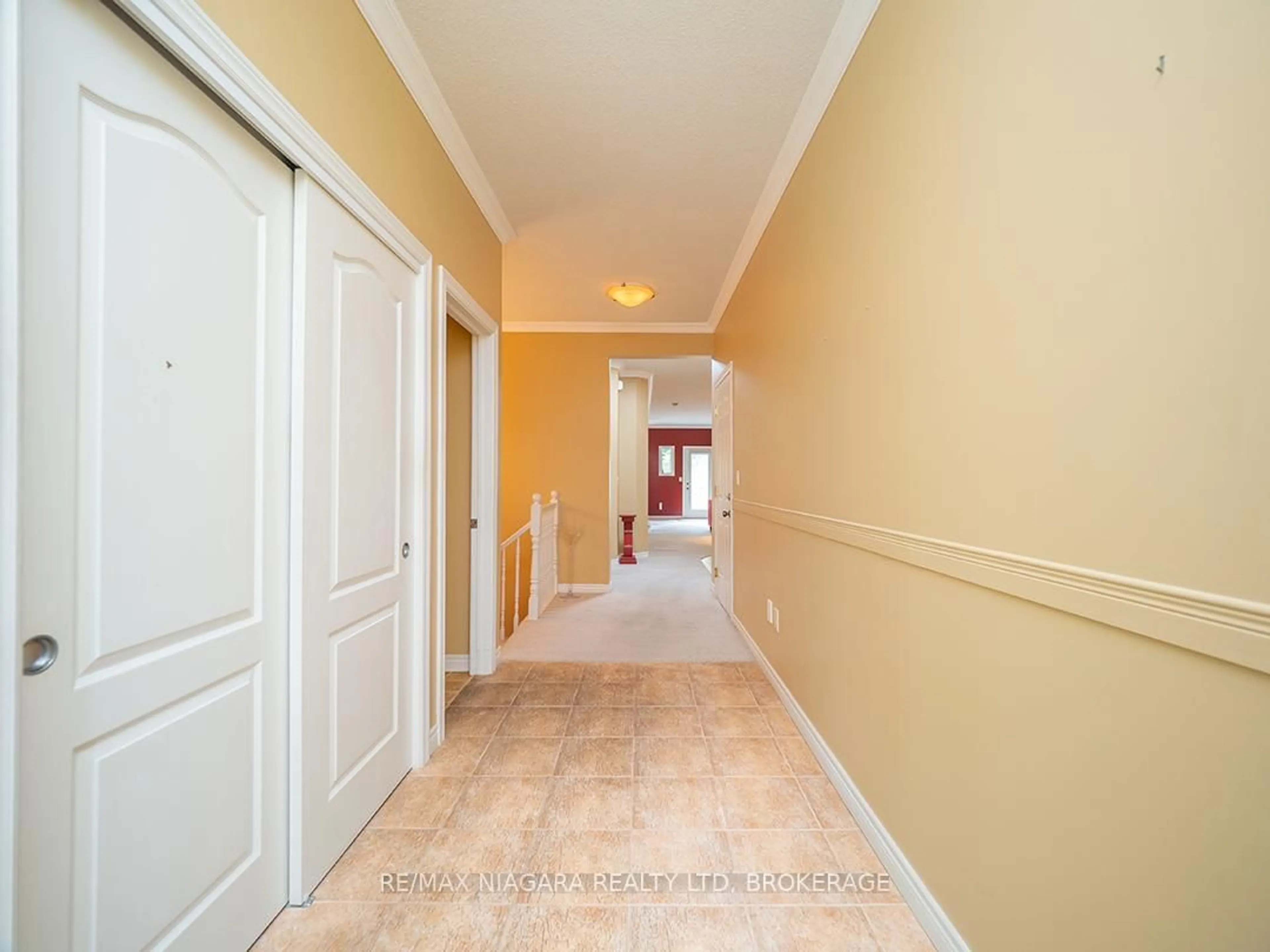Indoor entryway for 38 Maple St, Port Colborne Ontario L3K 6G7